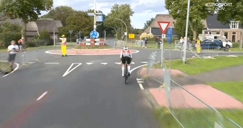 Marlen Reusser bunnyhops a roundabout on her time trial bike