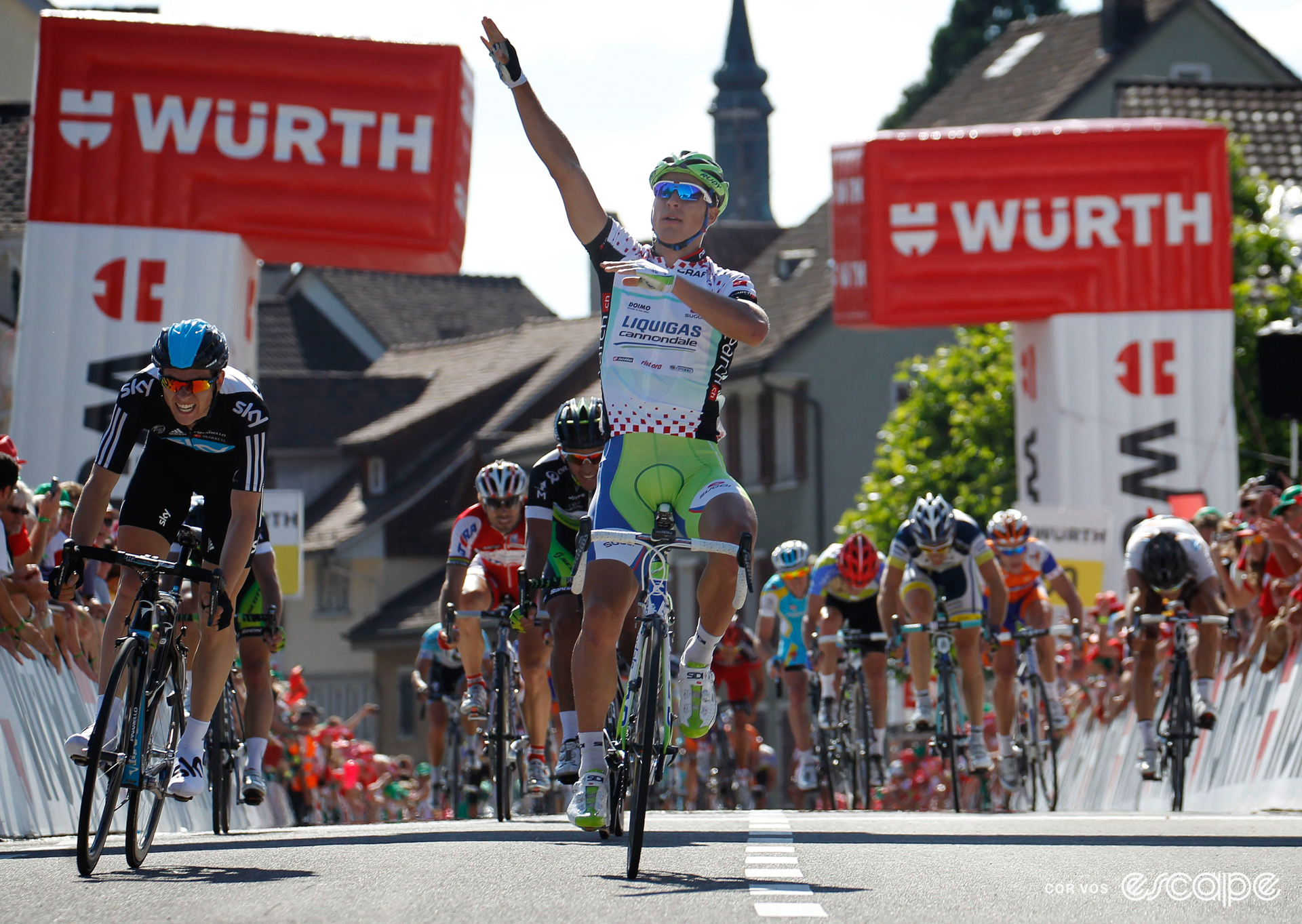 Peter Sagan celebrates winning a stage at the 2012 Tour de Suisse with one arm outstretched above his head.