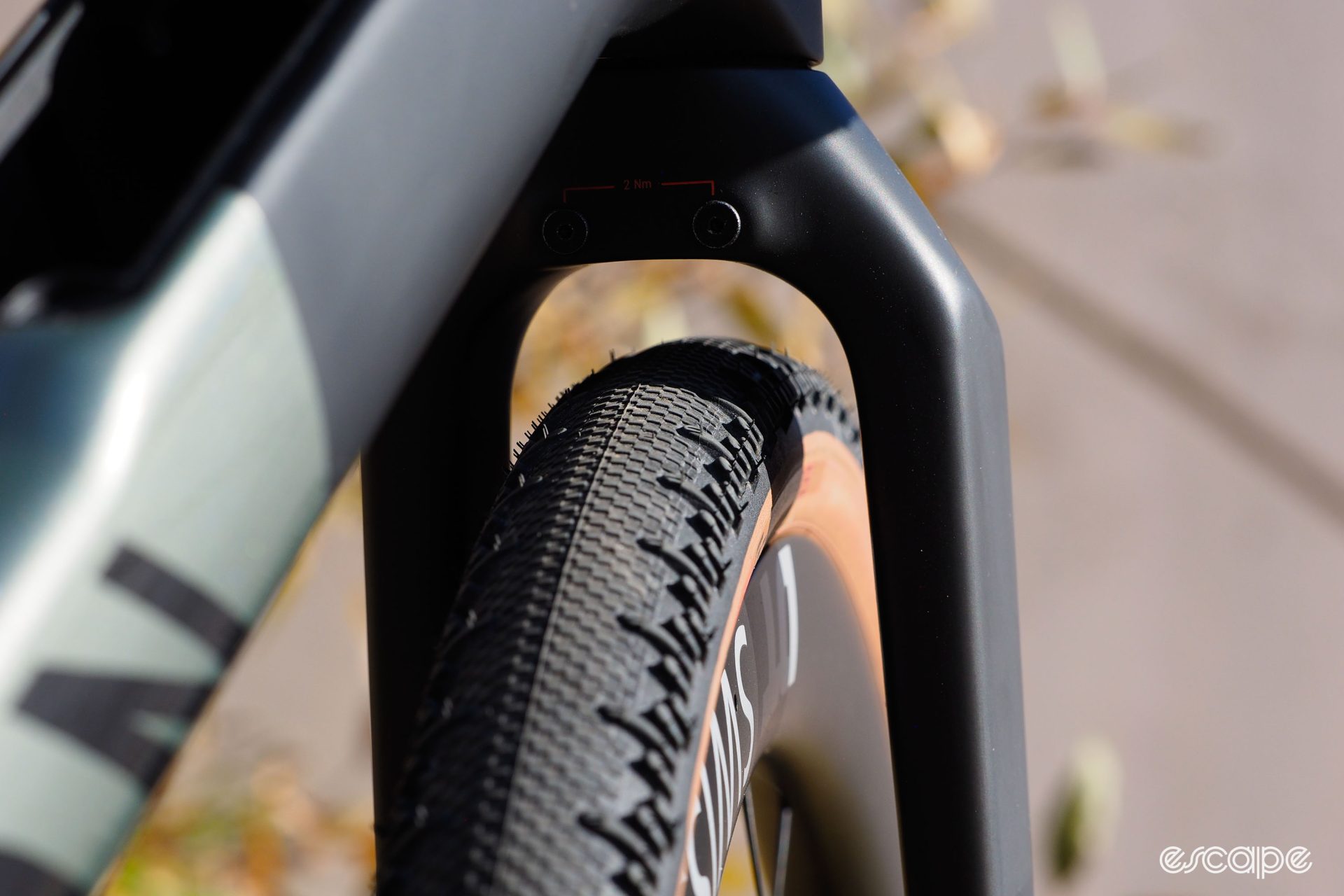 2024 Canyon Grail CF fork tire clearance