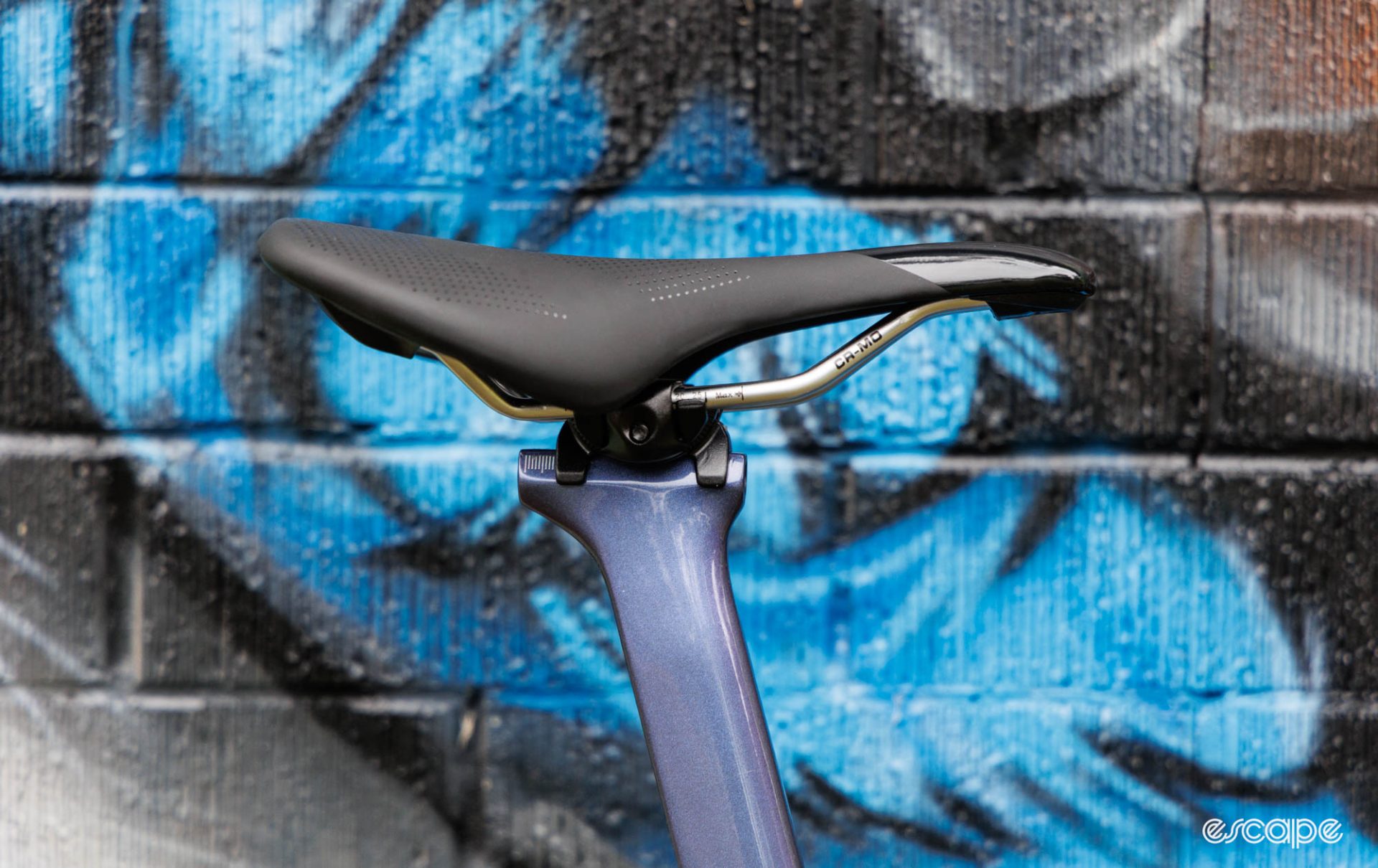 The Polygon Helios A7X's seatpost and saddle. 