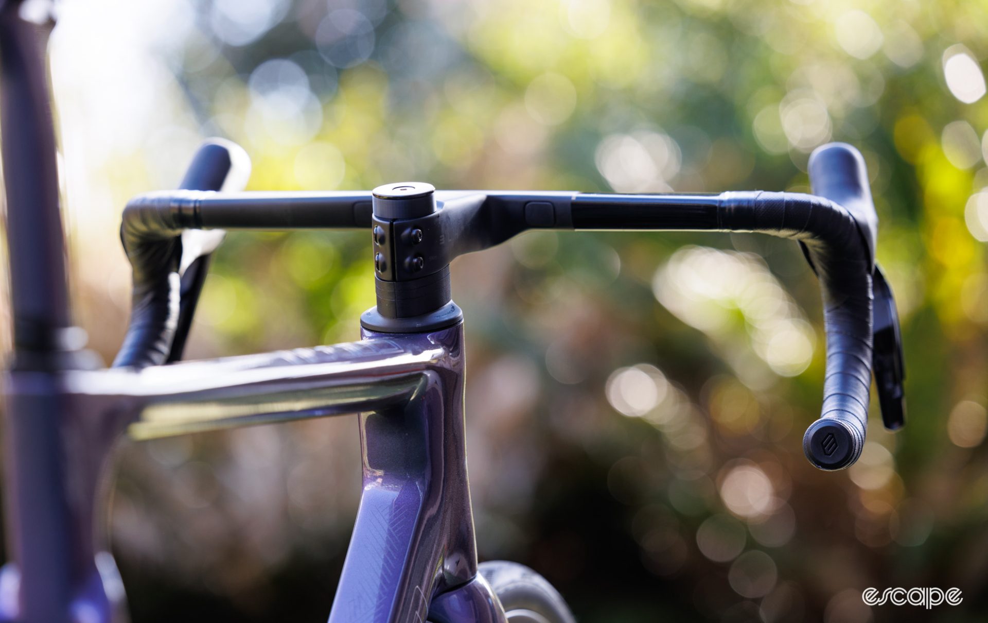 A view of the BlkTec R8 handlebar from behind. 