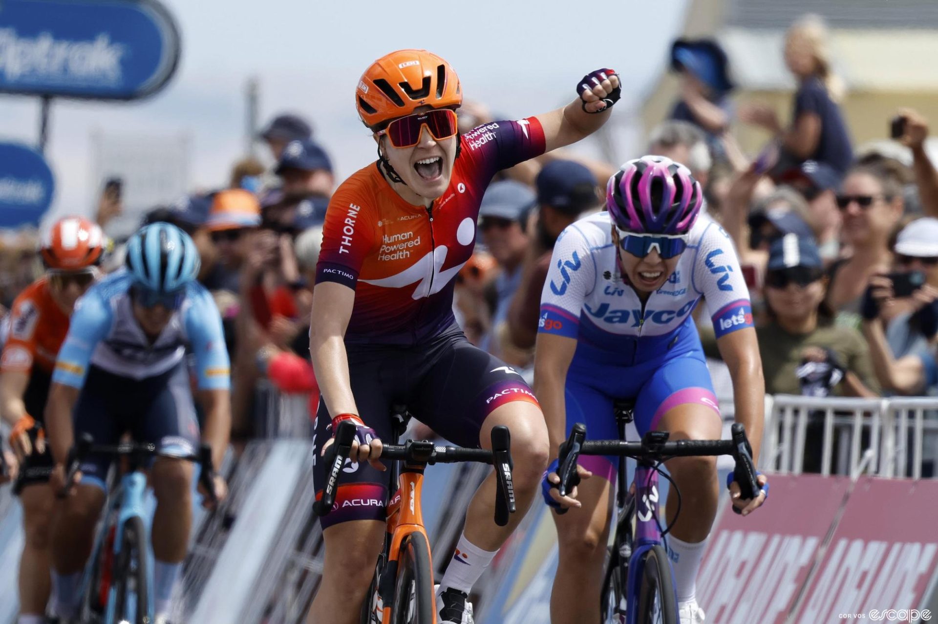 Daria Pikulik wins the first stage of the 2023 Santos Tour Down Under