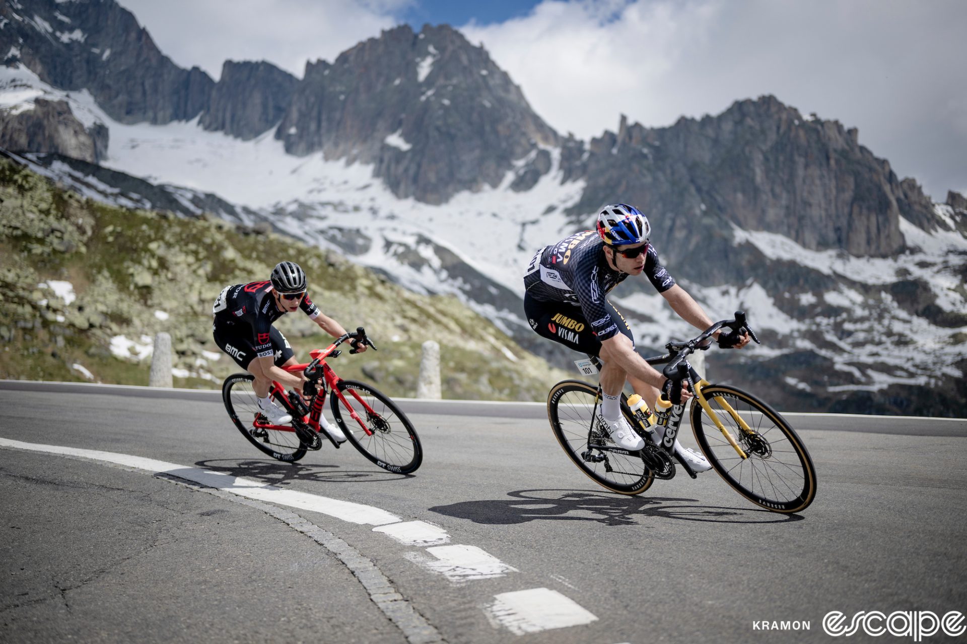 Wout van Aert descends at the 2023 Tour of Switzerland.