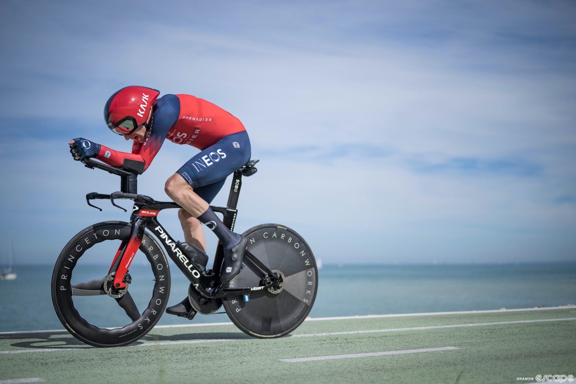 Tao Geoghegan Hart time trialing at the 2023 Giro d'Italia.