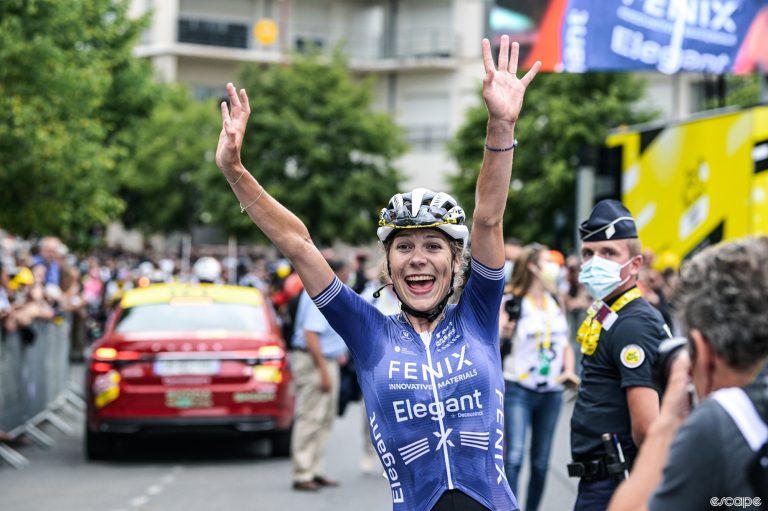 Yara Kastelijn, arms in the air, at the finish of stage 4 of the Tour de France Femmes after winning the stage.