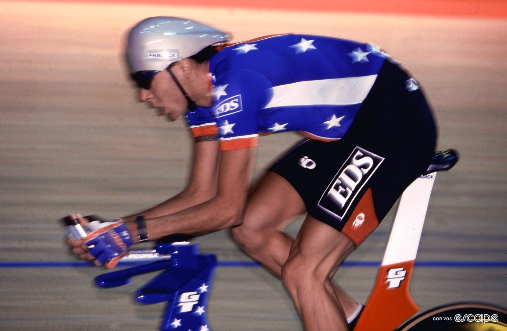 Mariano Friedick on a GT track bike, extreme saddle drop and extreme star-spangled decor. 