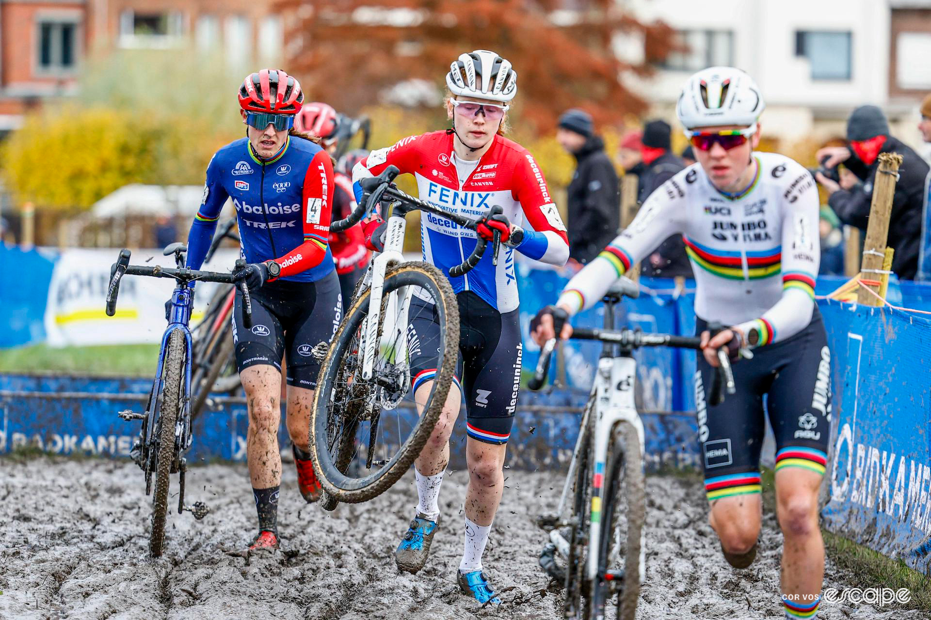 World champion Fem van Empel leads Puck Pieterse, wearing the jersey of Dutch national champion, and Lucinda Brand through the thick mud after the boards early in X20 Trofee Kortrijk.