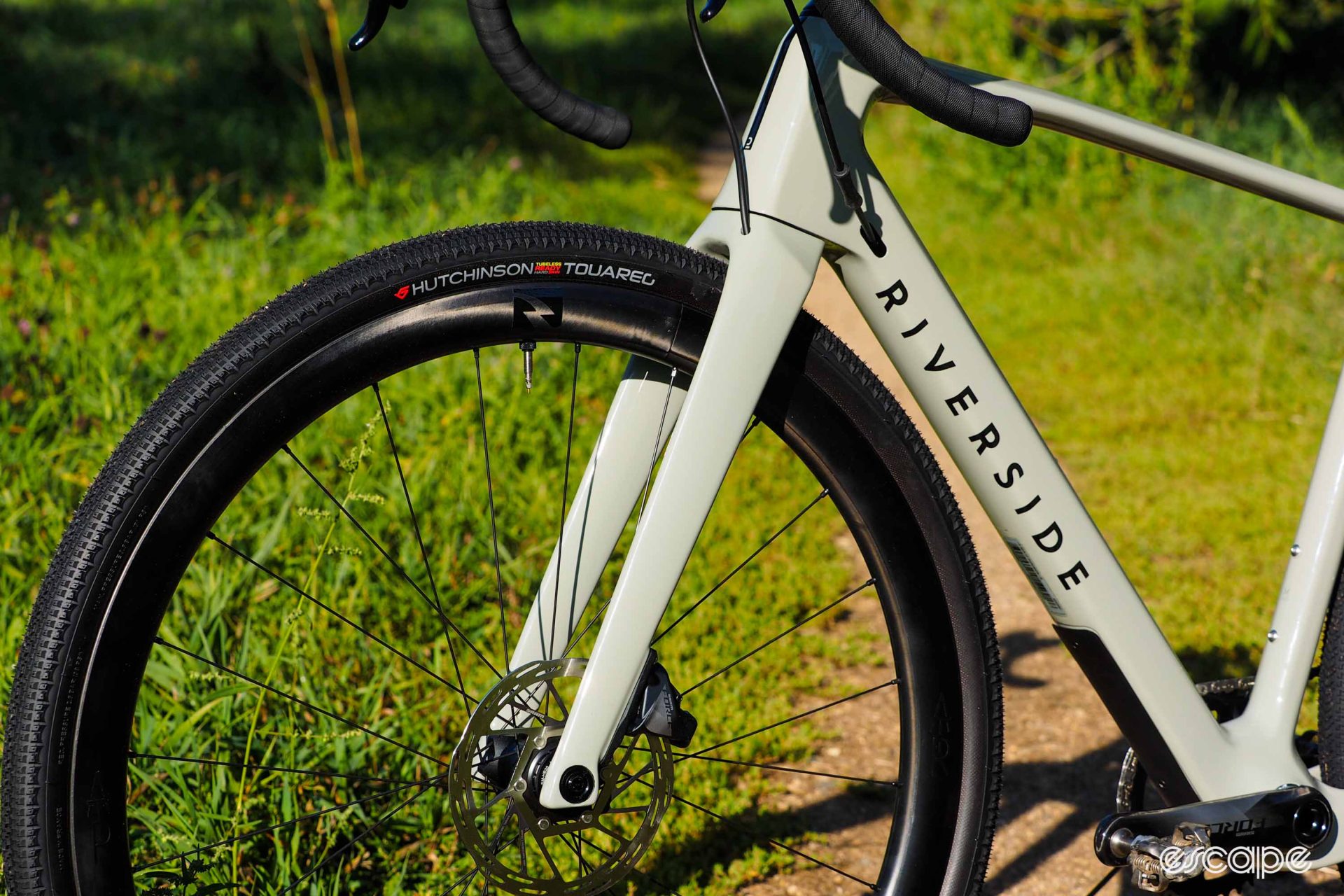 The fork features a large crown that blends with the oversize head tube.