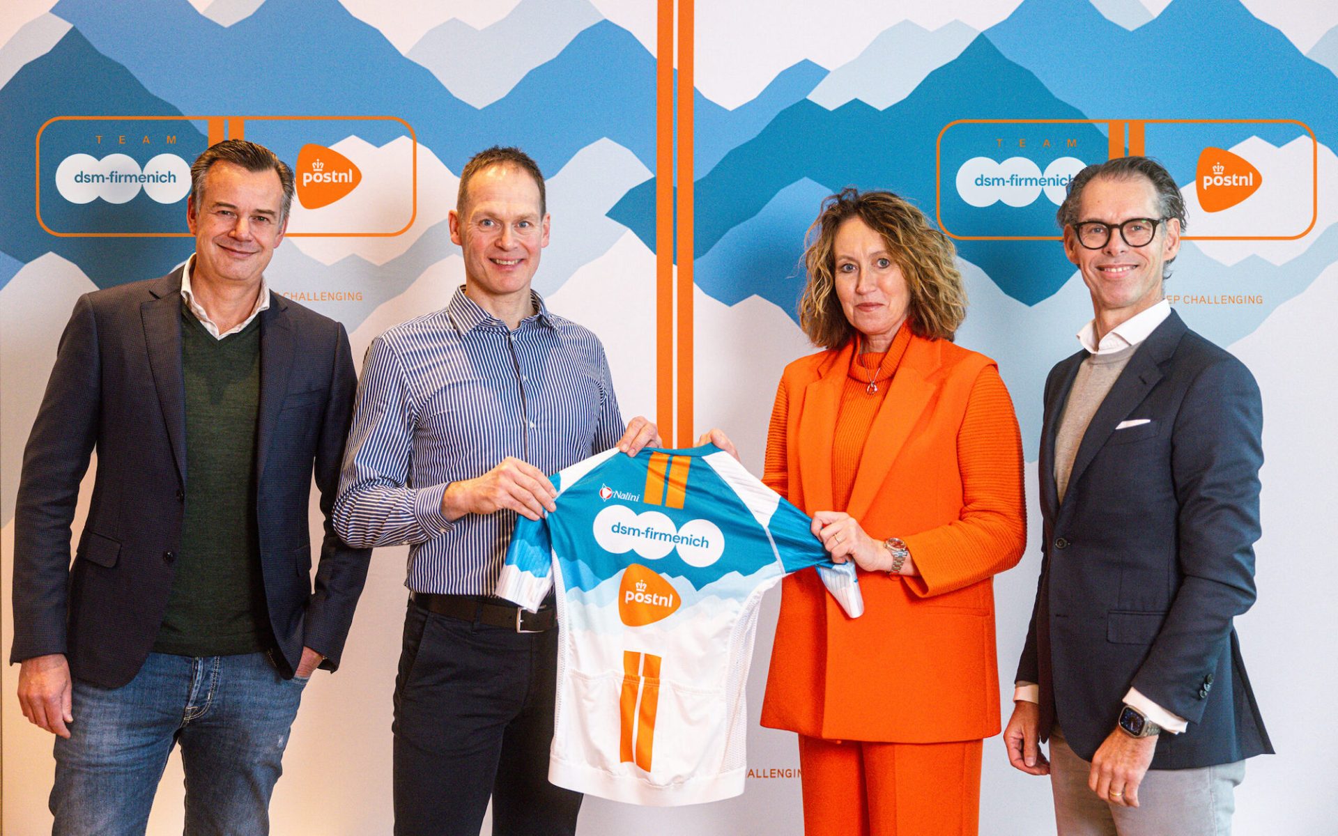DSM-Firmenich PostNL unveil their new white, orange and blue jersey.