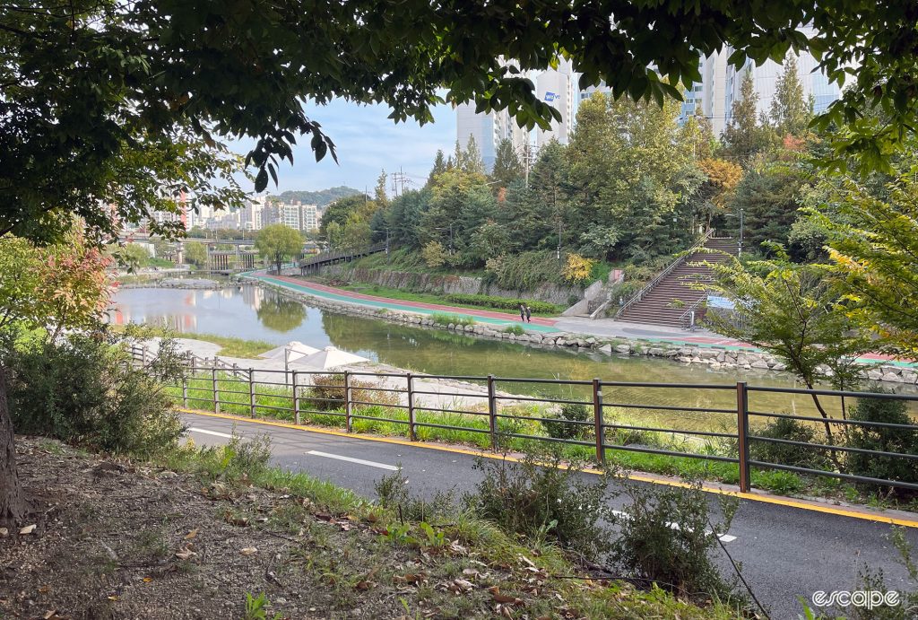 Bike paths on either side of the Jungnangcheon tributary in Seoul.