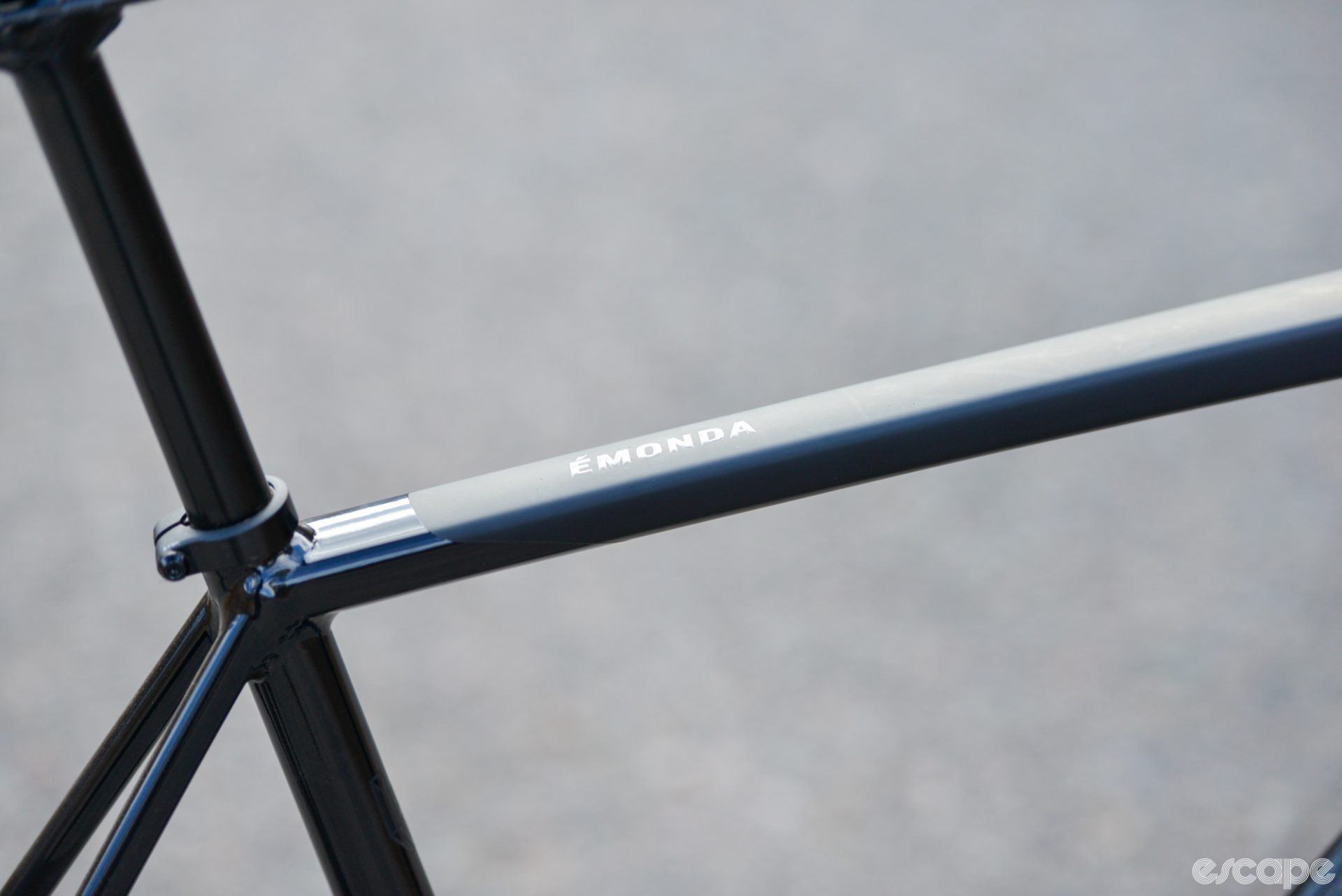 The hydroformed top tube of the Emonda ALR, showing a flattening taper as it reaches the seat cluster.