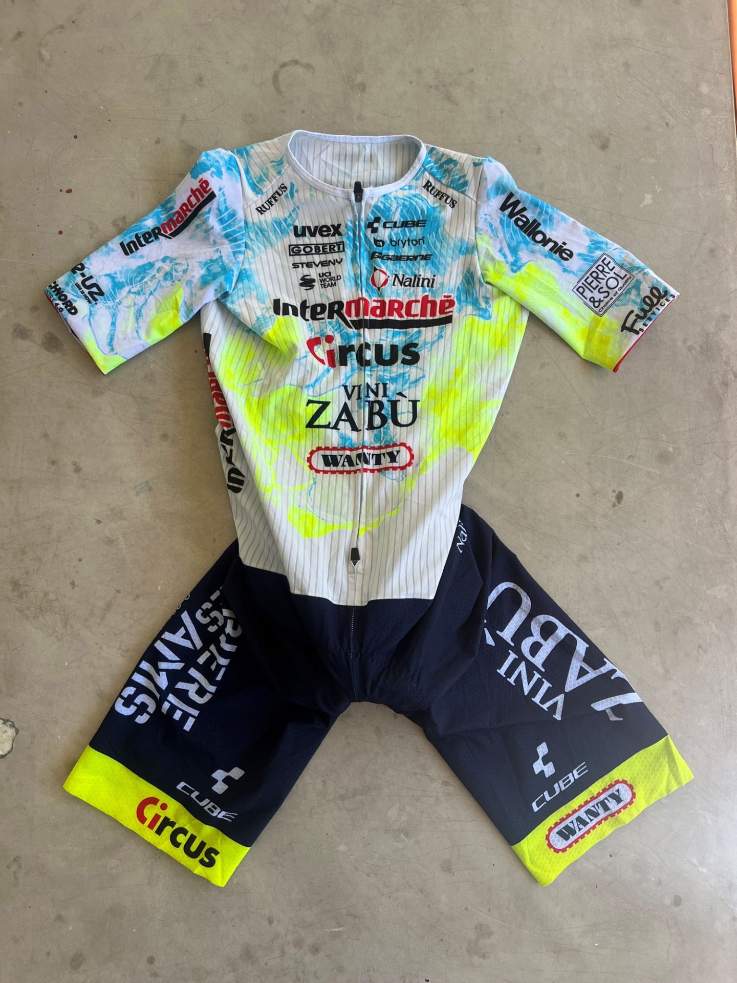 An Intermarché 2023 Giro d'Italia issue racesuit.