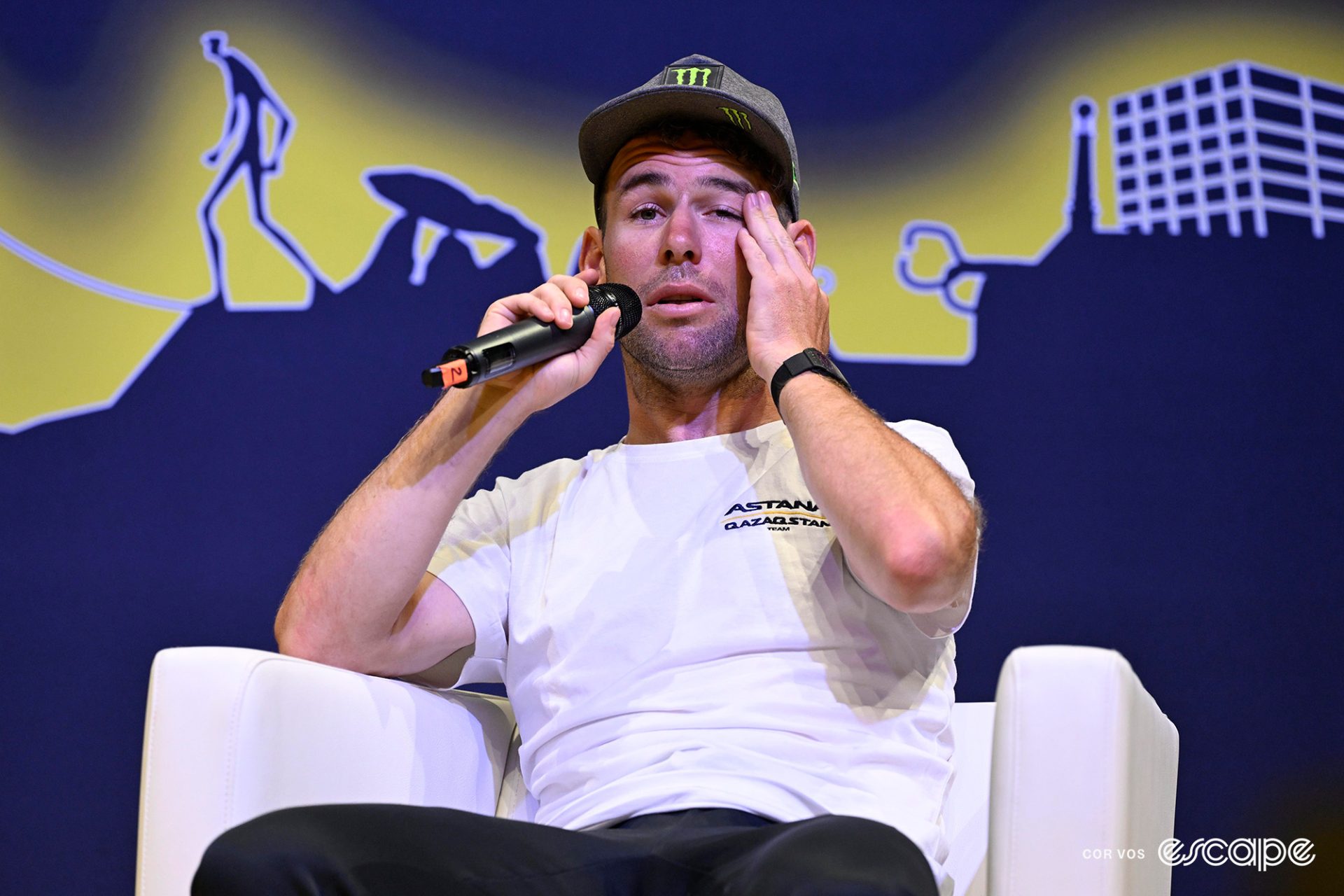 Mark Cavendish speaking into a microphone.