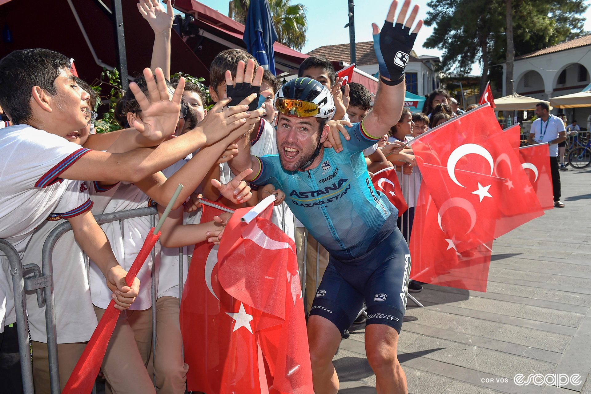 Mark Cavendish having fun with fans in Turkey.