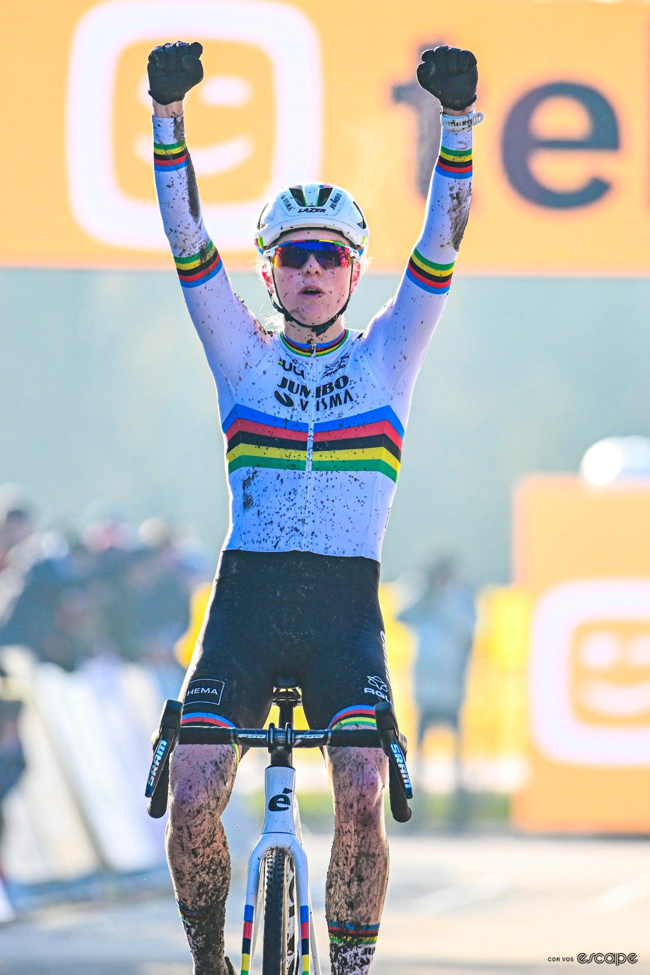 World champion Fem van Empel celebrates winning Cyclocross Superprestige Boom with both fists in the air.