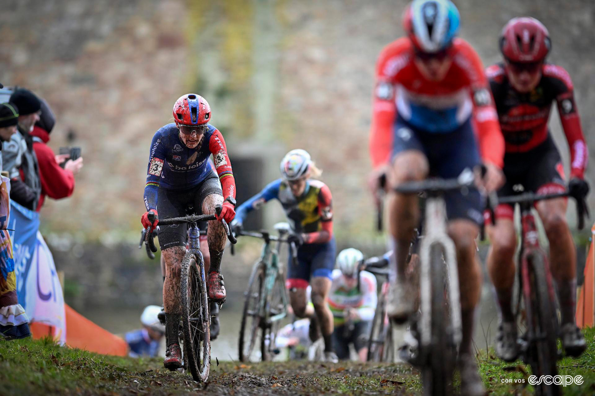 Lucinda Brand chases after Marie Schreiber and Denise Betsema during Cyclocross World Cup Flamanville.