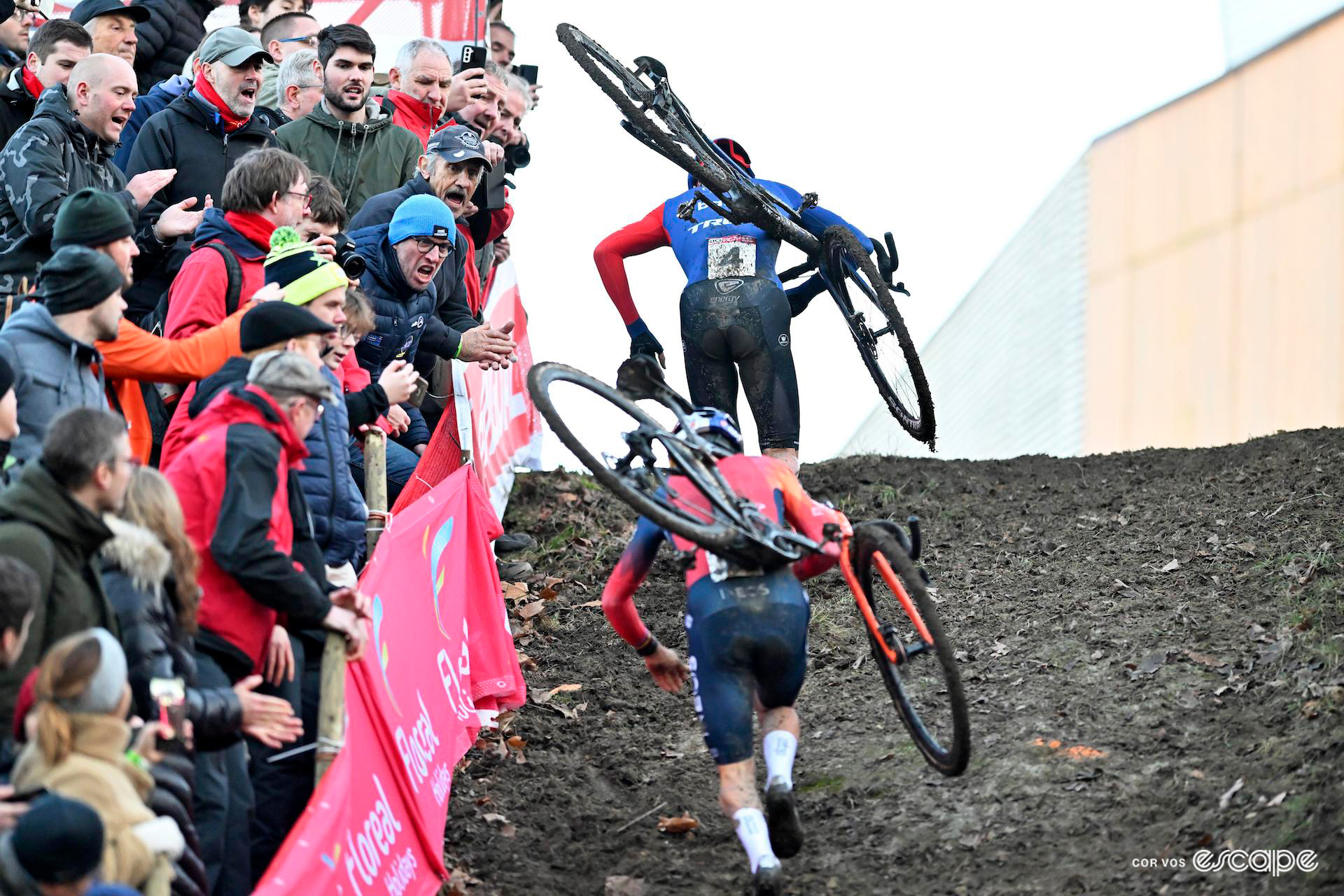 Pim Ronhaar leads Tom Pidcock up a climb on foot during Cyclocross World Cup Namur.