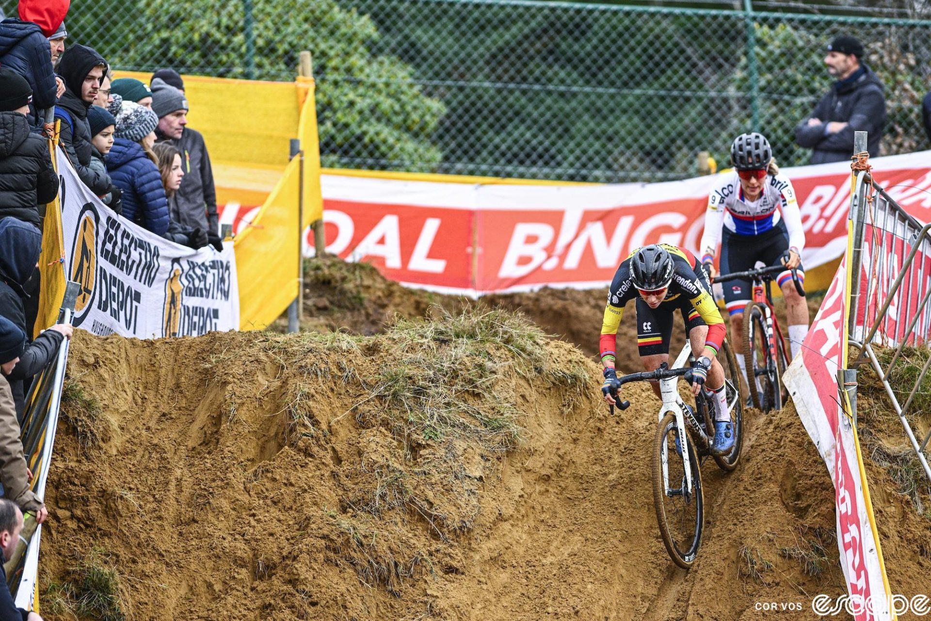 Sanne Cant drops in to a deeply rutted, sandy drop. Kristyna Zemanova is close on her wheel.