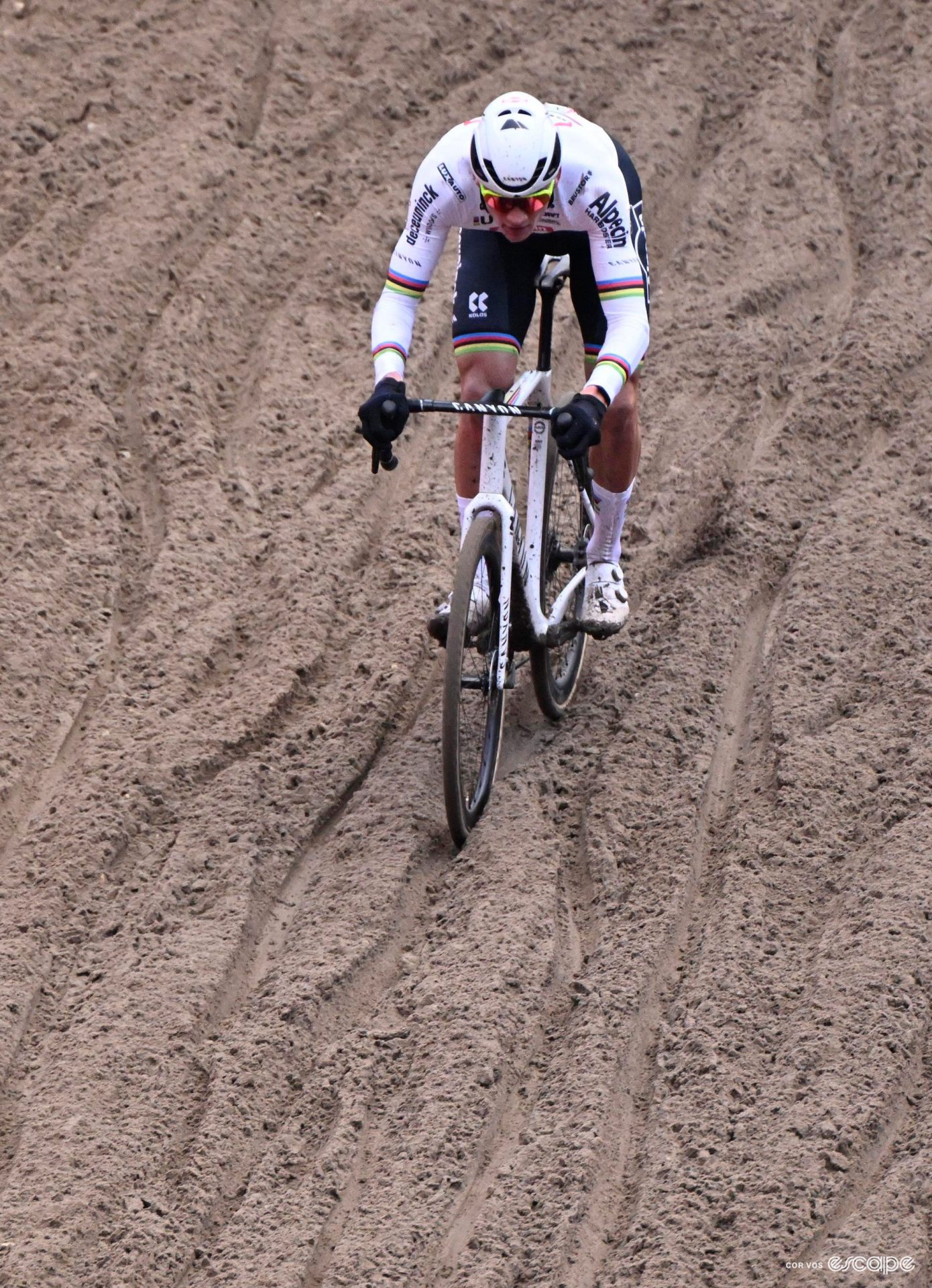 Mathieu van der Poel descends through the sand during UCI World Cup Zonhoven.