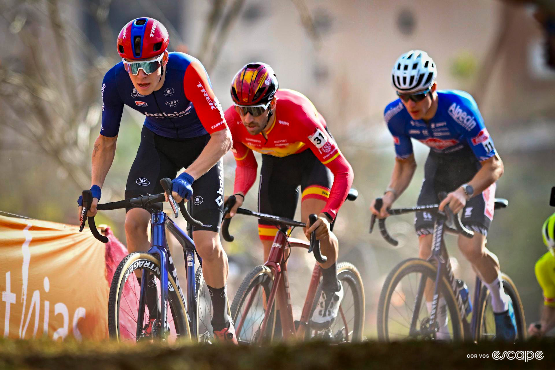 Pim Ronhaar leads a chase group during CX World Cup Benidorm.