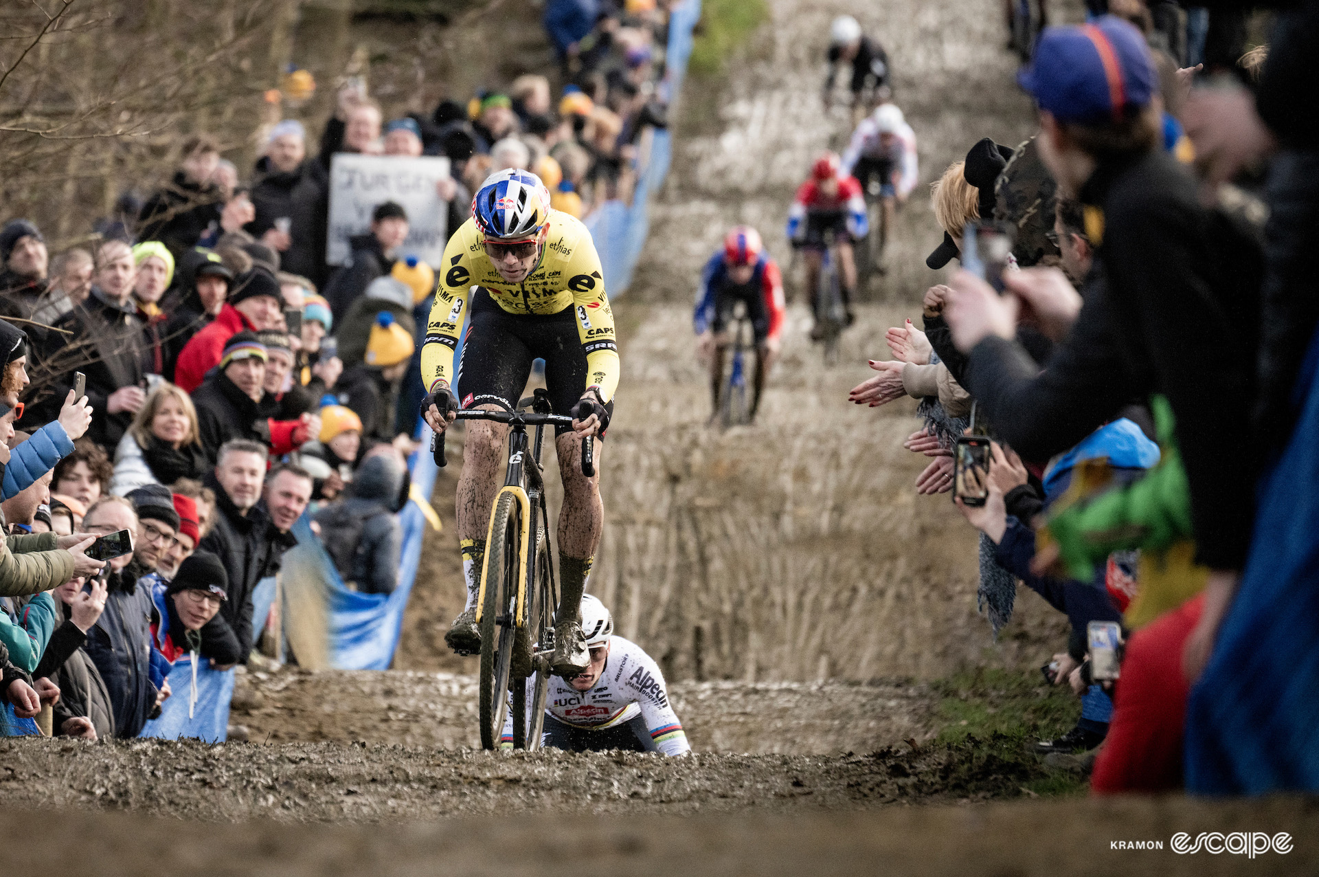 Still clean, Wout van Aert leads the field, including world champion Mathieu van der Poel, in the first lap of the GP Sven Nys, X2O Trofee Baal.