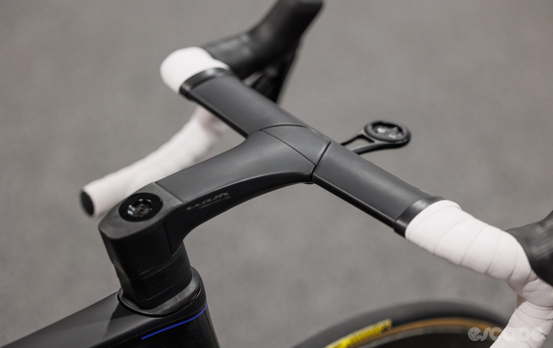 The 795 RS's unique two-piece handlebar/stem, which uses dedicated parts to mimic a one-piece design.