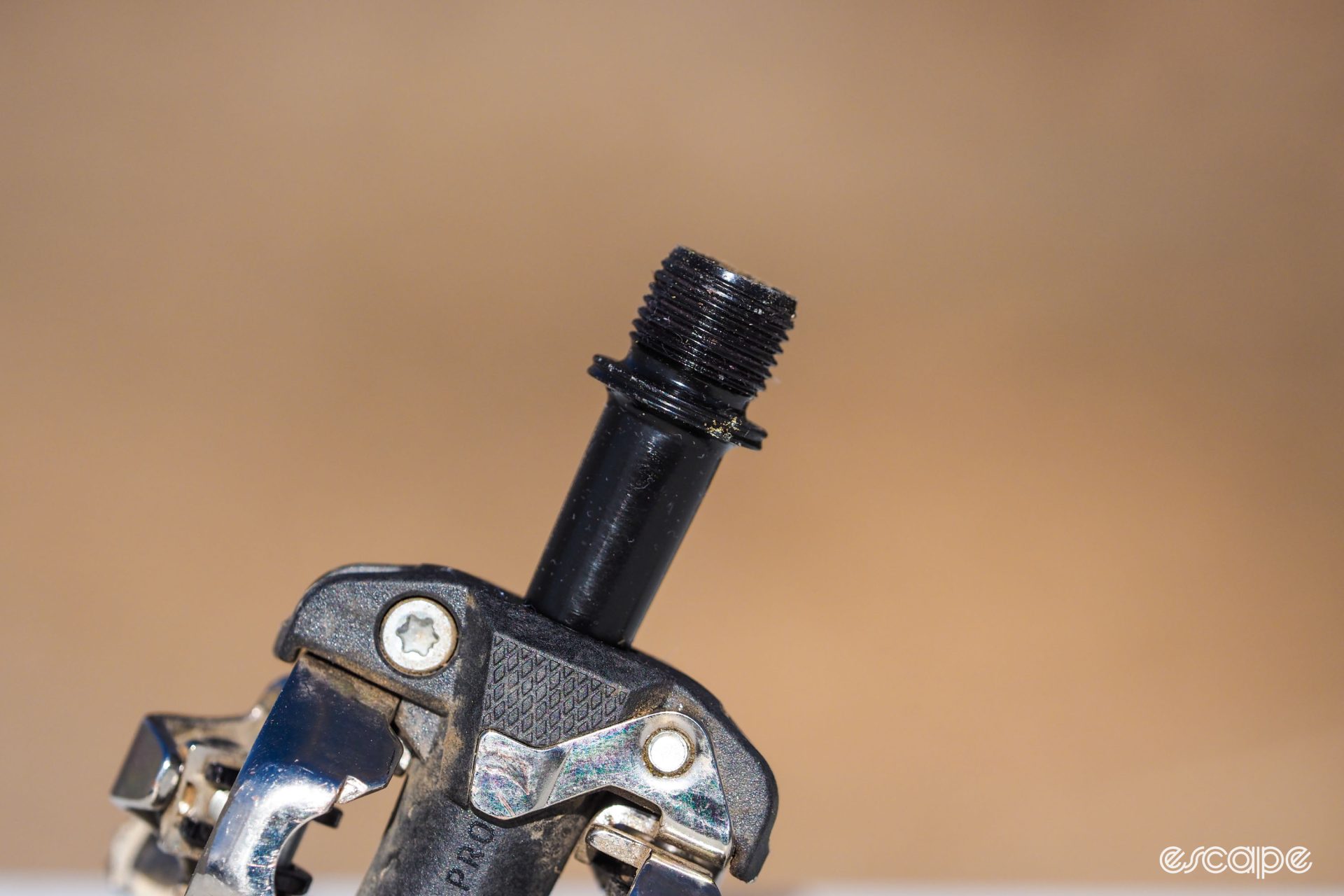 Trek Kovee Pro pedal axle detail