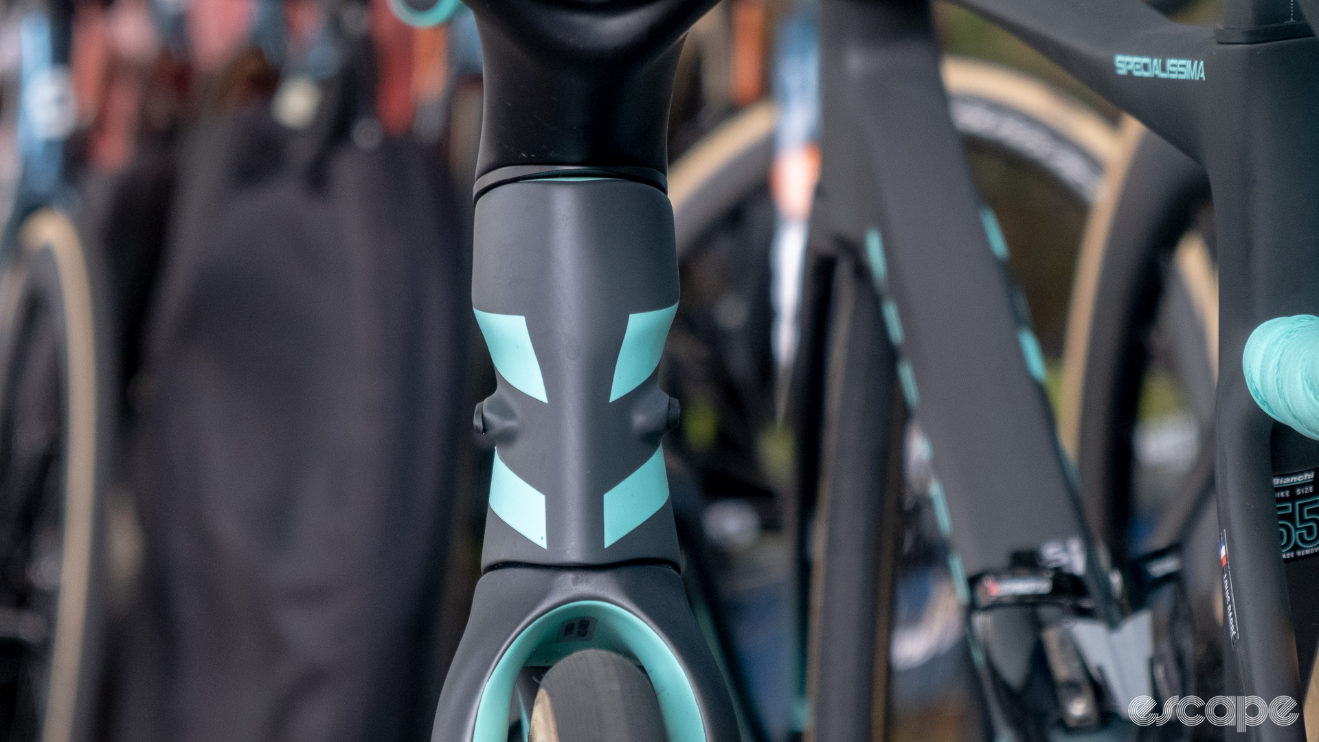 The image shows the head tube of a Bianchi Oltre XR4