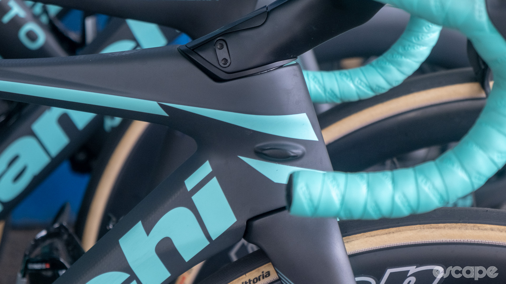 The image shows the head tube of a Bianchi Oltre XR4 from the side
