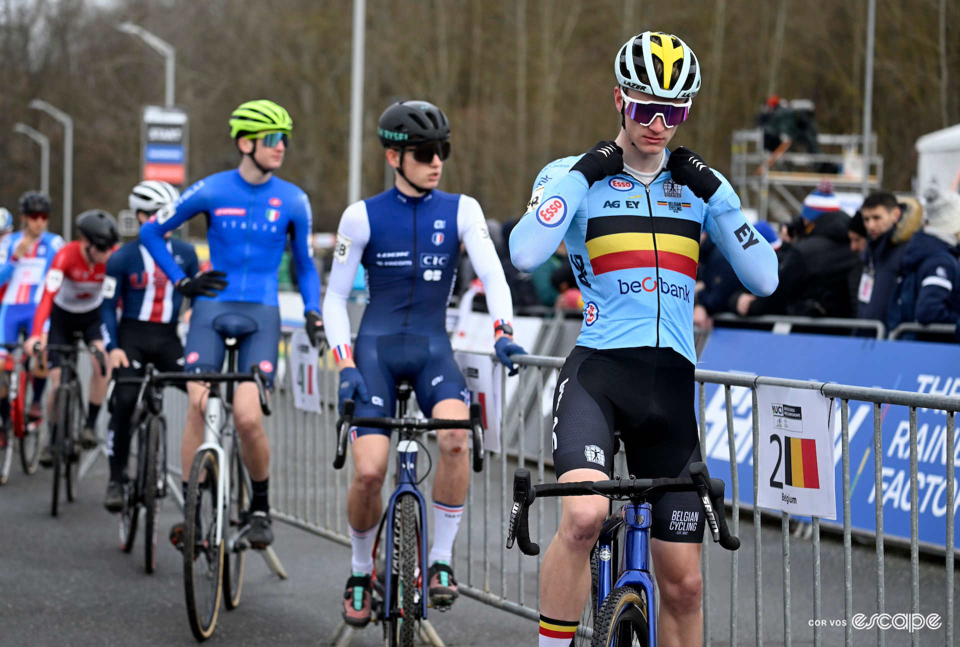 Under-23 rider Ward Huybs pictured in the Belgian national kit during the national team relay at the 2024 UCI Cyclo-Cross World Championships in Tábor.