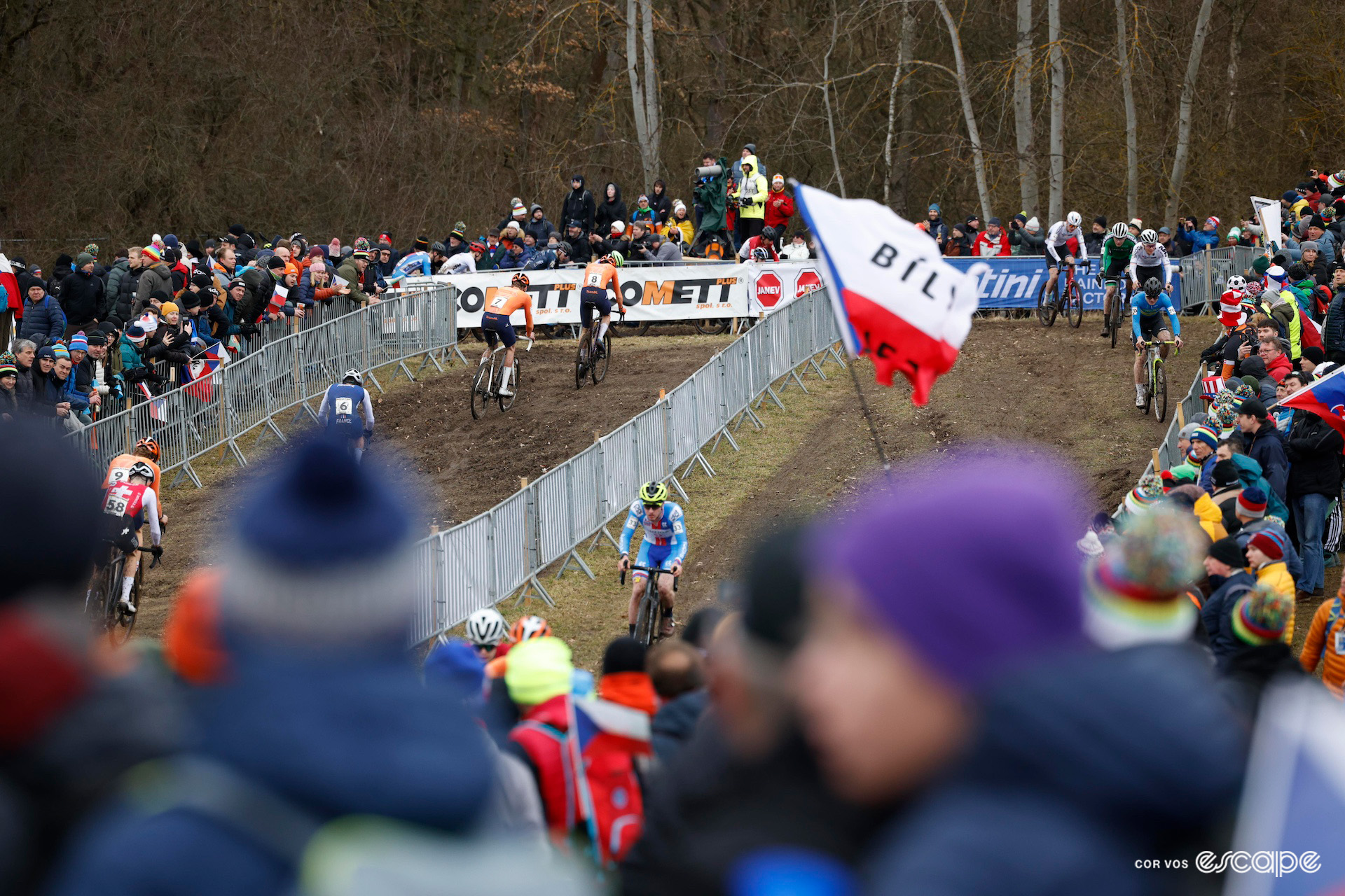 Wide shot of the junior men racing through the crowds at the 2024 Cyclocross World Championships in Tábor.