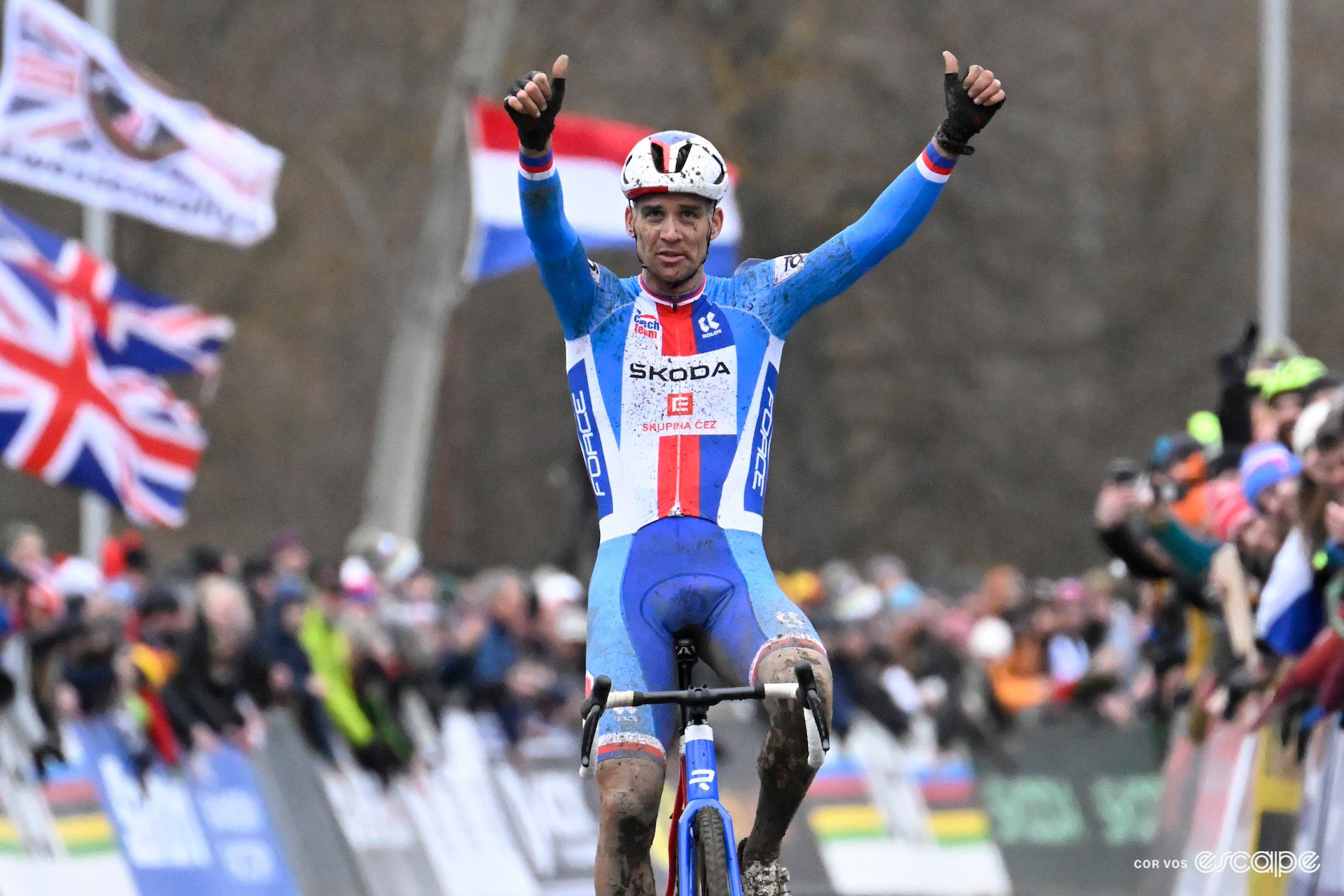 An emotional Zdeněk Štybar salutes the home crowd as he finishes his last race at the 2024 Cyclocross World Championships in Tábor.