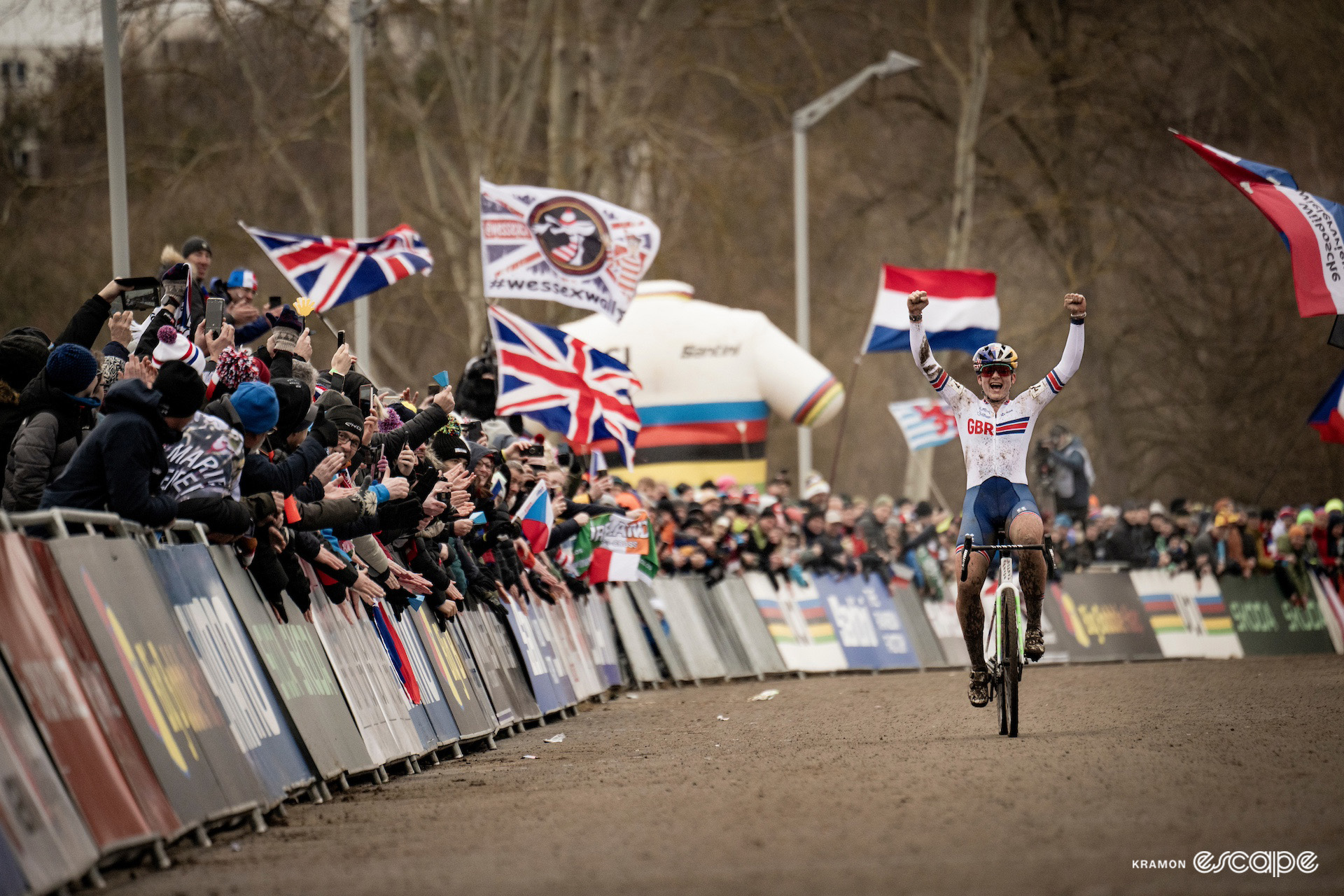 Zoe Bäckstedt celebrates winning the u23 women's race at the 2024 Cyclocross World Championships in Tábor.