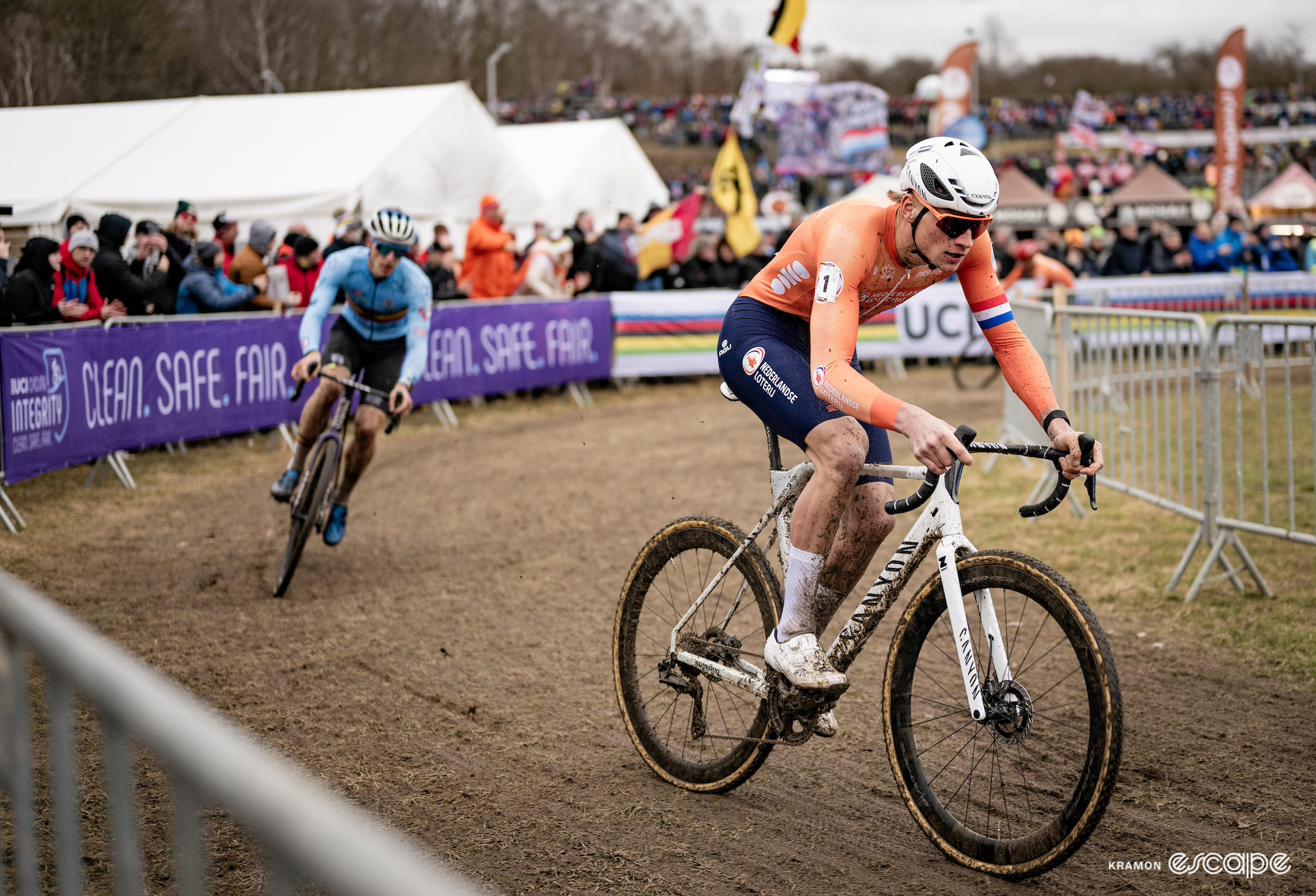 Mathieu van der Poel leads Niels Vandeputte round a corner during the 2024 Cyclocross World Championships in Tábor.