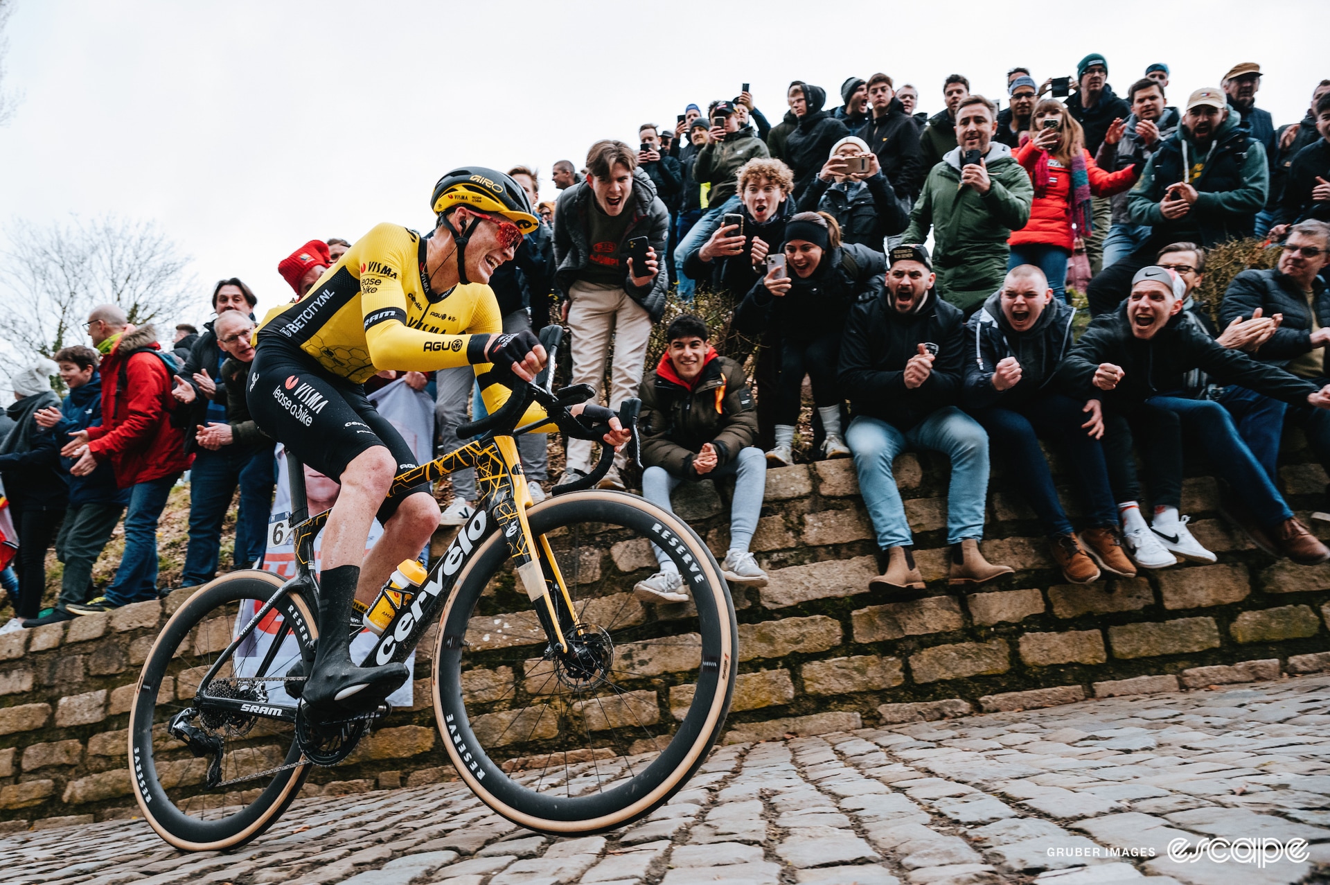Jorgensen rides up the Muur in front of screaming fans