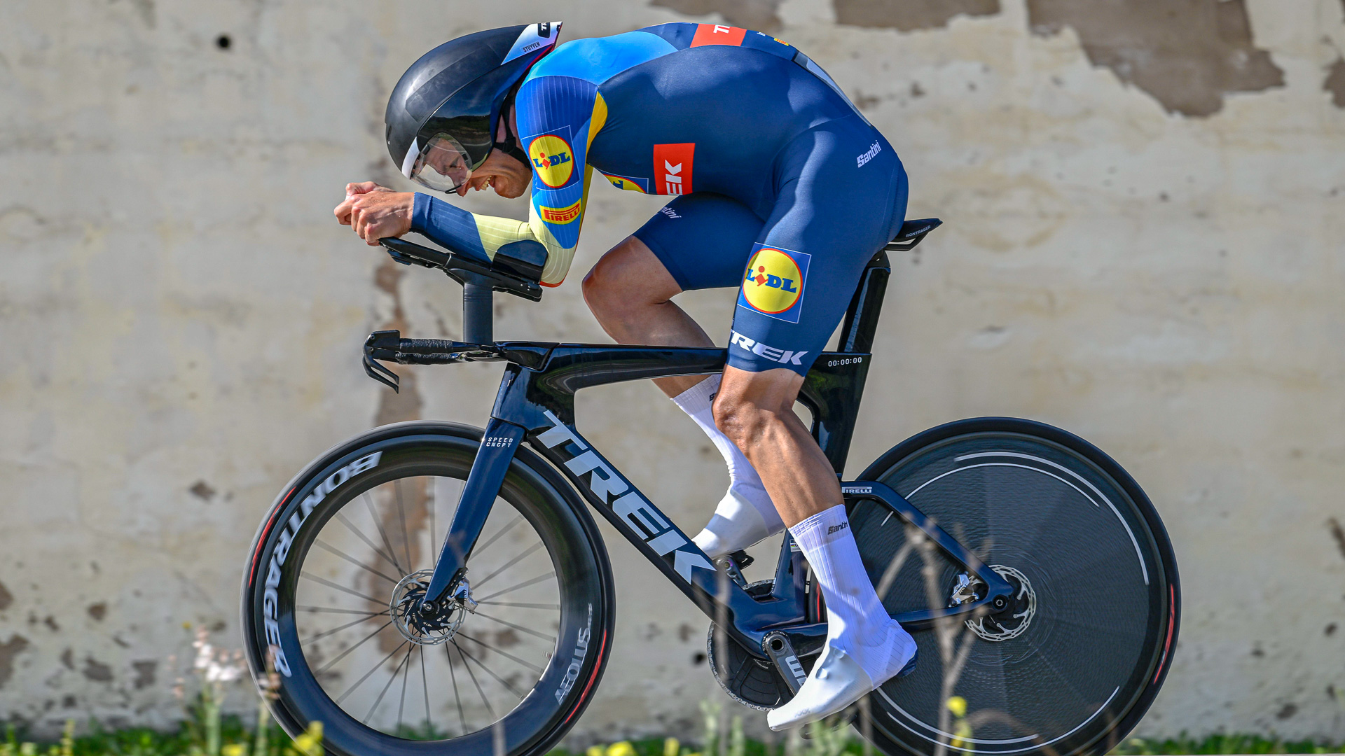 The image shows Jasper Stuyven time trialling at the Volta Algarve.