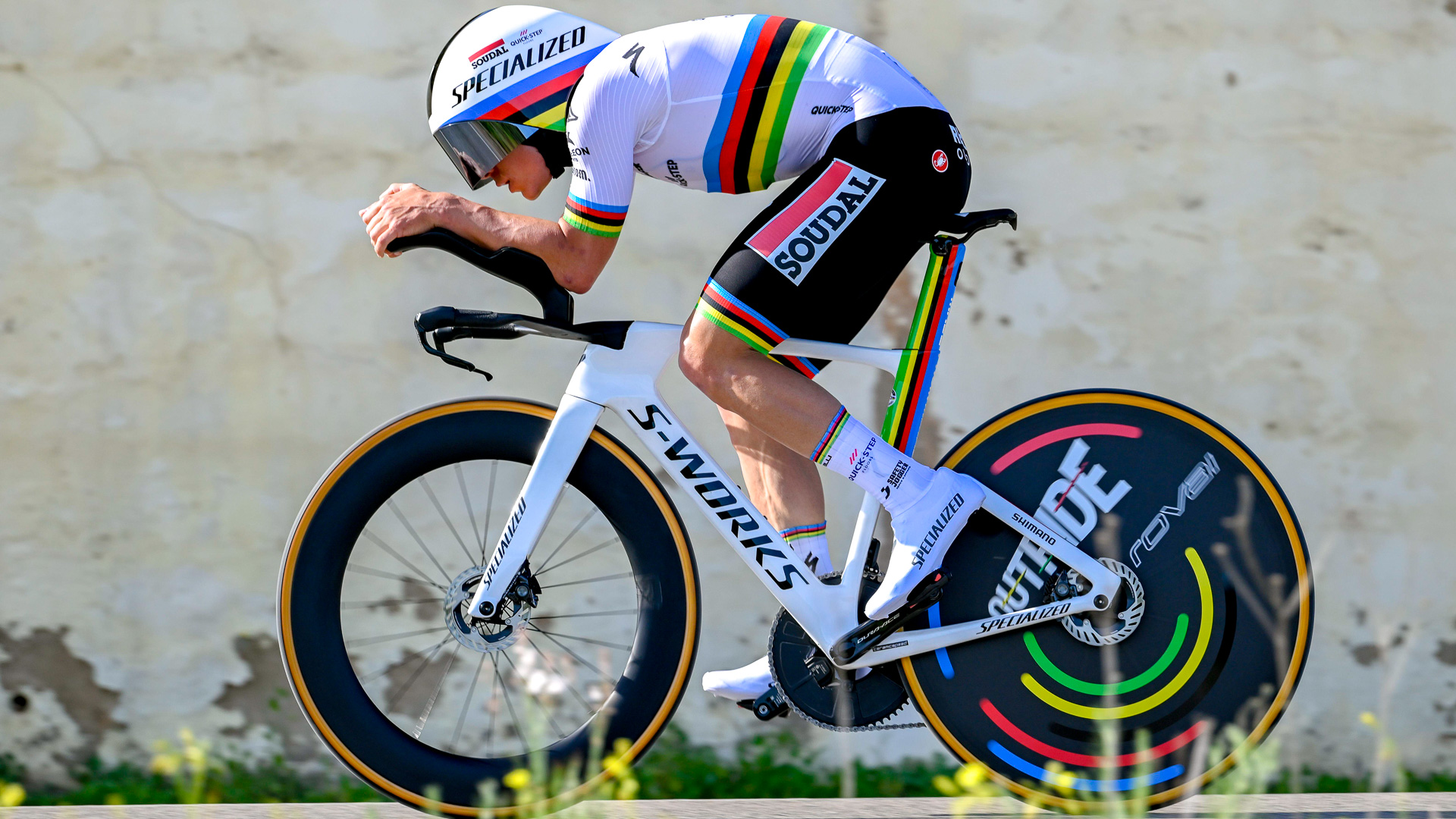 The image shows Remco Evenepoel in World Champions kit time trialling at the Volta Algarve. 