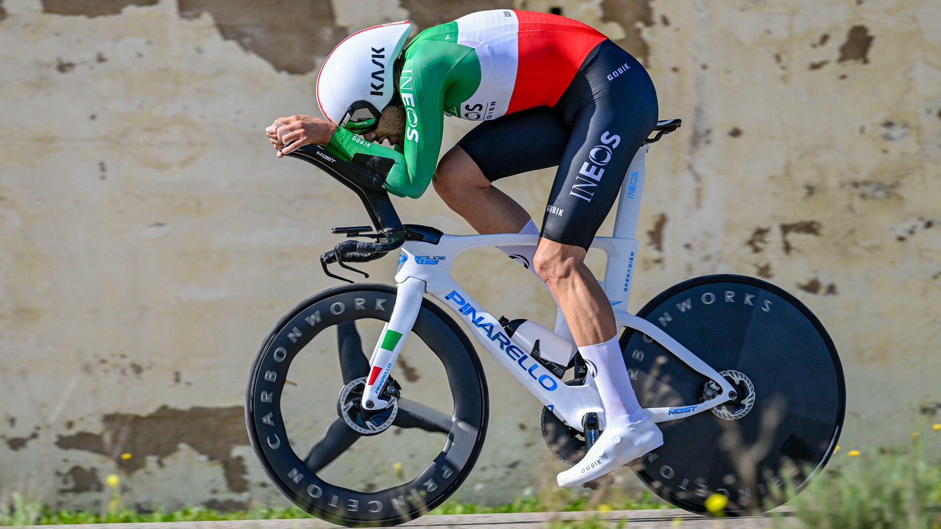 The image shows Filippo Ganna in time trial position. 