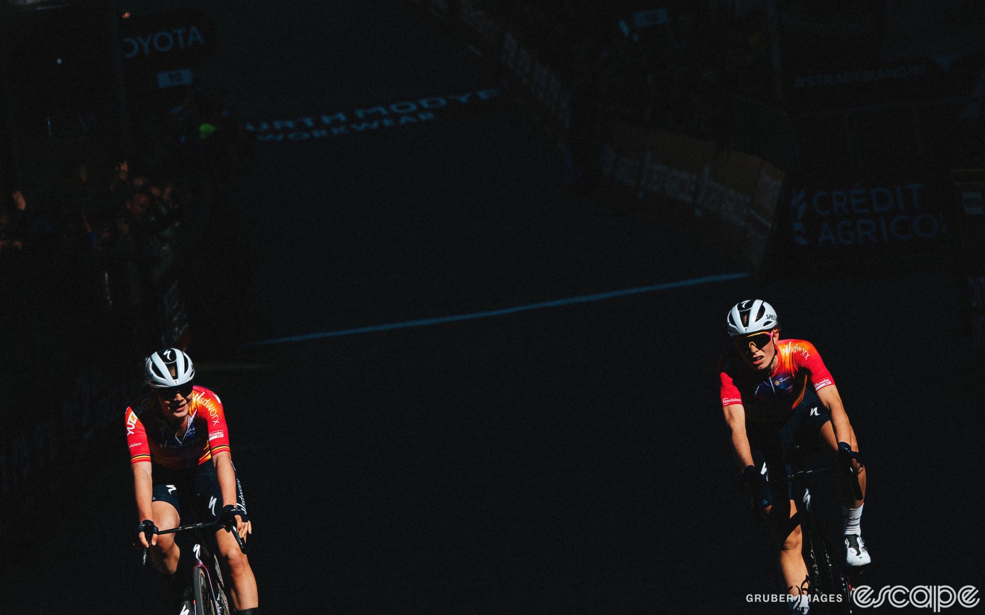 Lotte Kopecky and Demi Vollering sprint for the win at 2023 Strade Bianche.