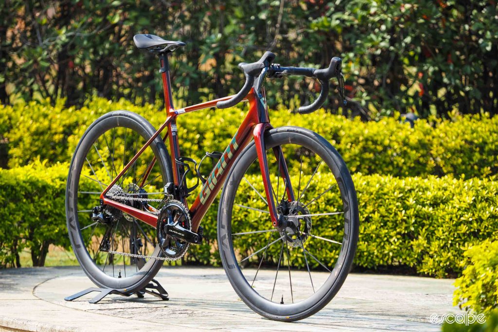 2025 Giant TCR Advanced SL 0 front three-quarter view