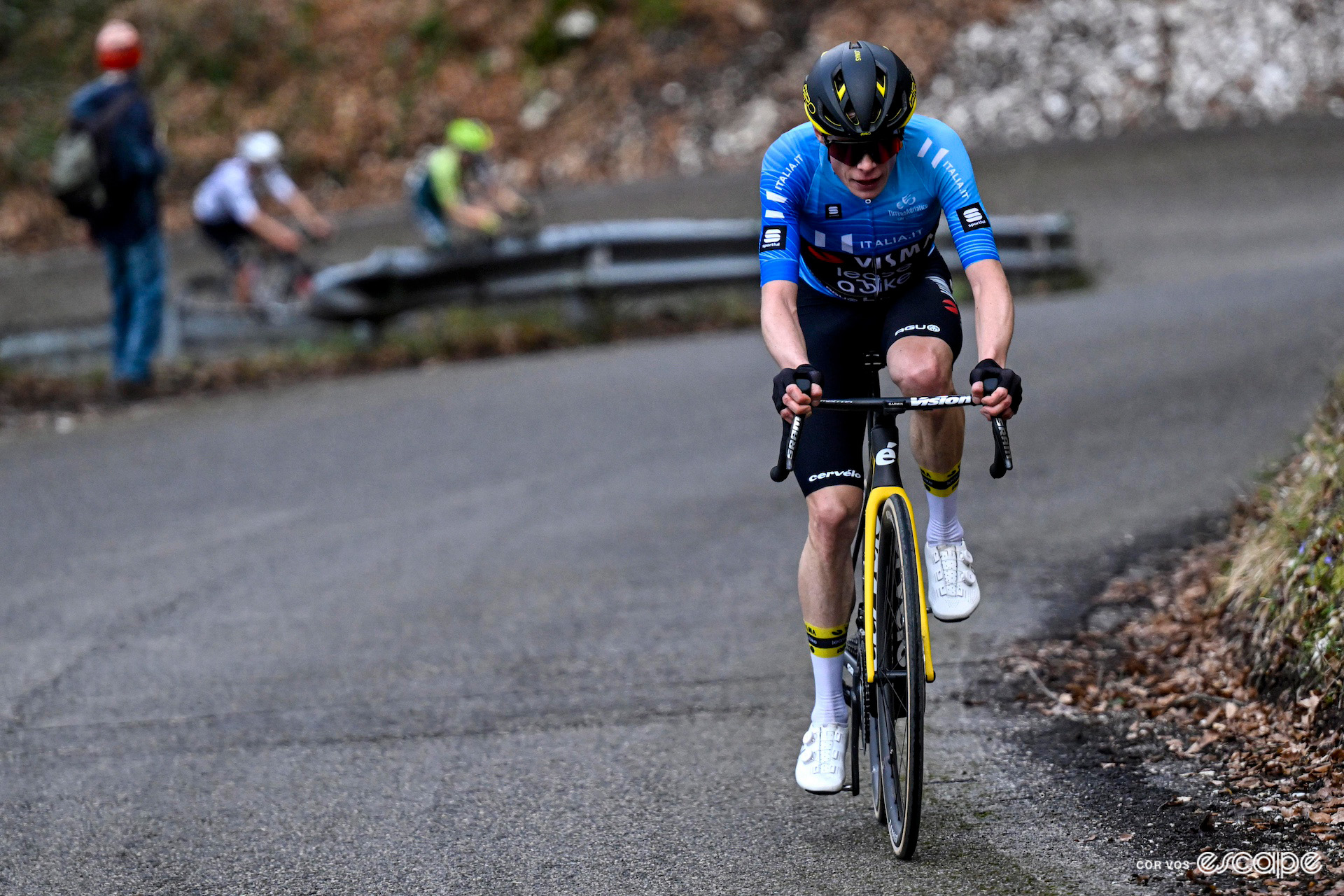 Jonas Vingegaard in the blue race leader's jersey on stage 6 of Tirreno-Adriatico 2024.