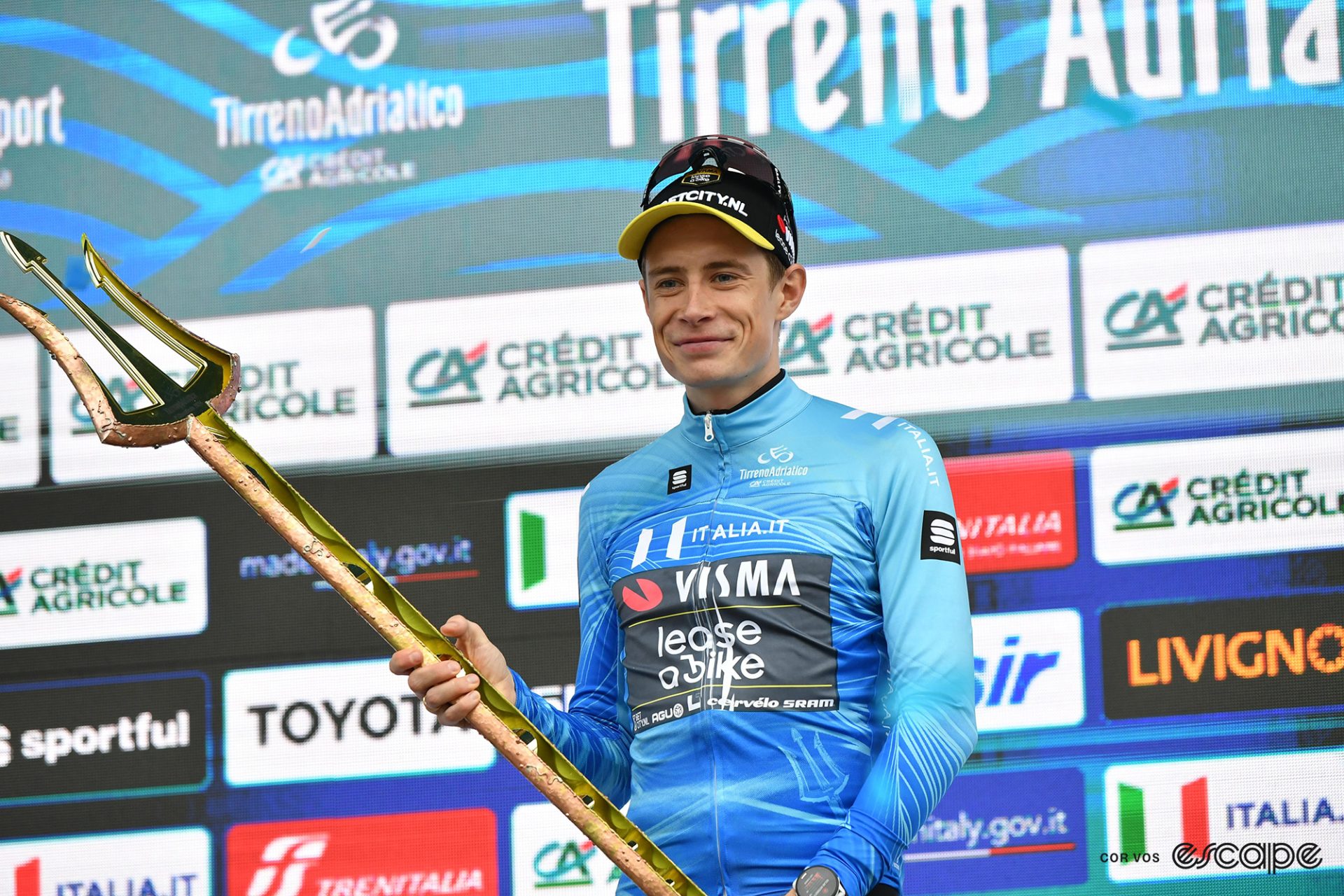 Jonas Vingegaard holds the Tirreno-Adriatico golden trident trophy.