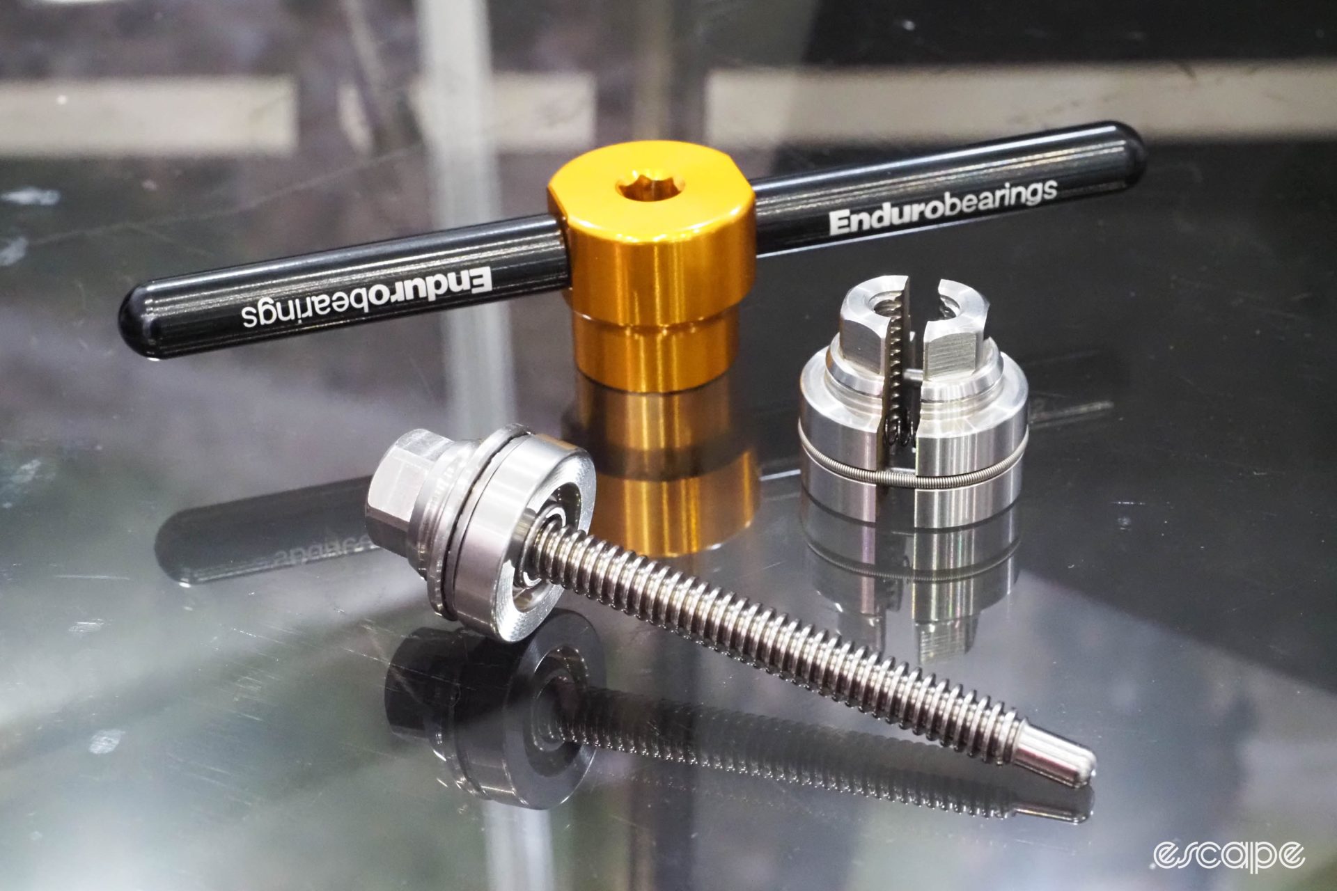 Enduro bearing press tool kit with split nut