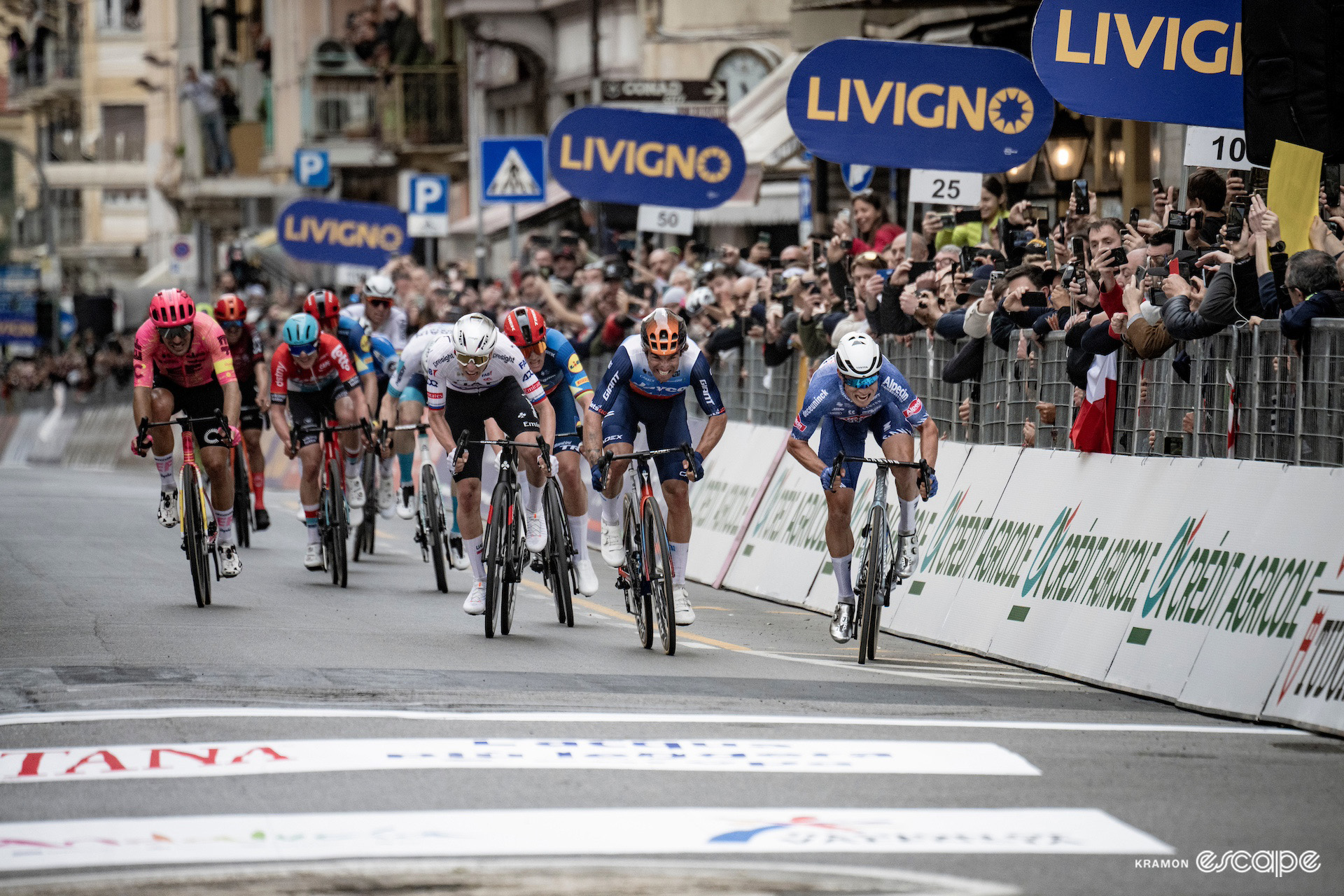 The sprint finish at Milan-San Remo 2024.