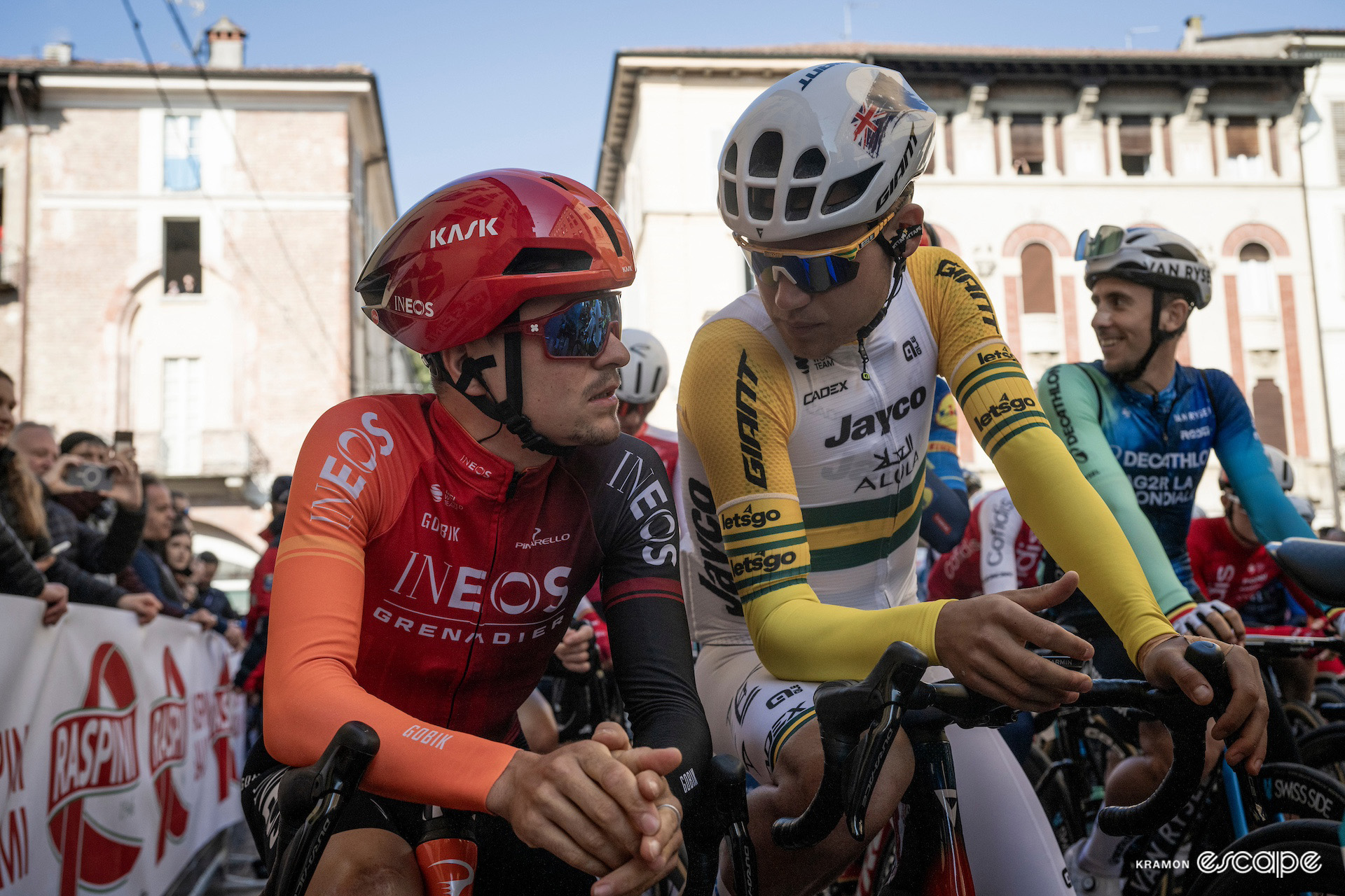 Tom Pidcock and Luke Plapp before the start of Milan-San Remo 2024.