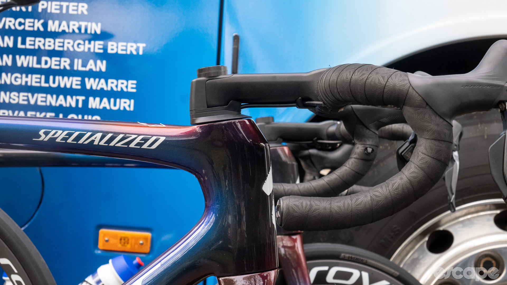 The image shows a handlebar and stem