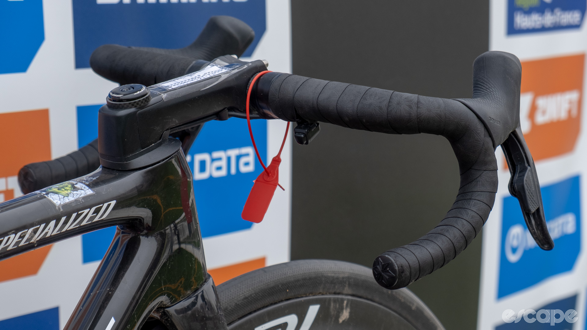 The image shows Lotte Kopecky's handlebars and stem