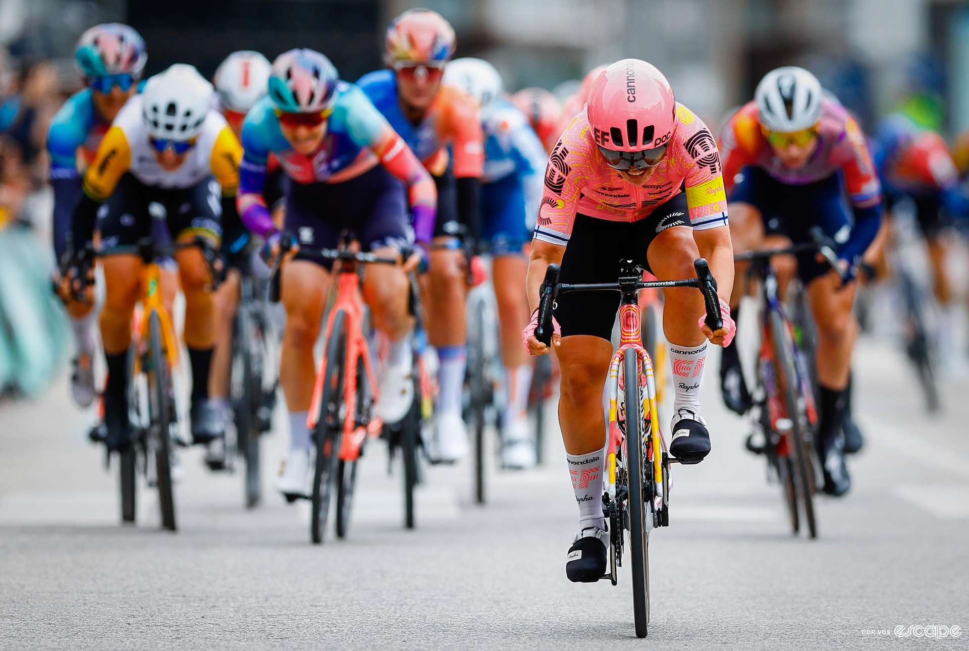 Lotta Hettala leads the peloton into the finish of Vuelta a Burgos Stage 1.
