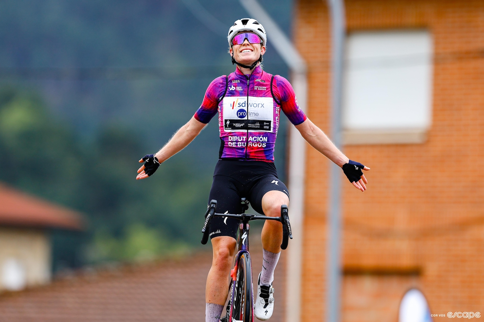 Demi Vollering celebrates stage and overall victory at the Vuelta a Burgos Feminas.