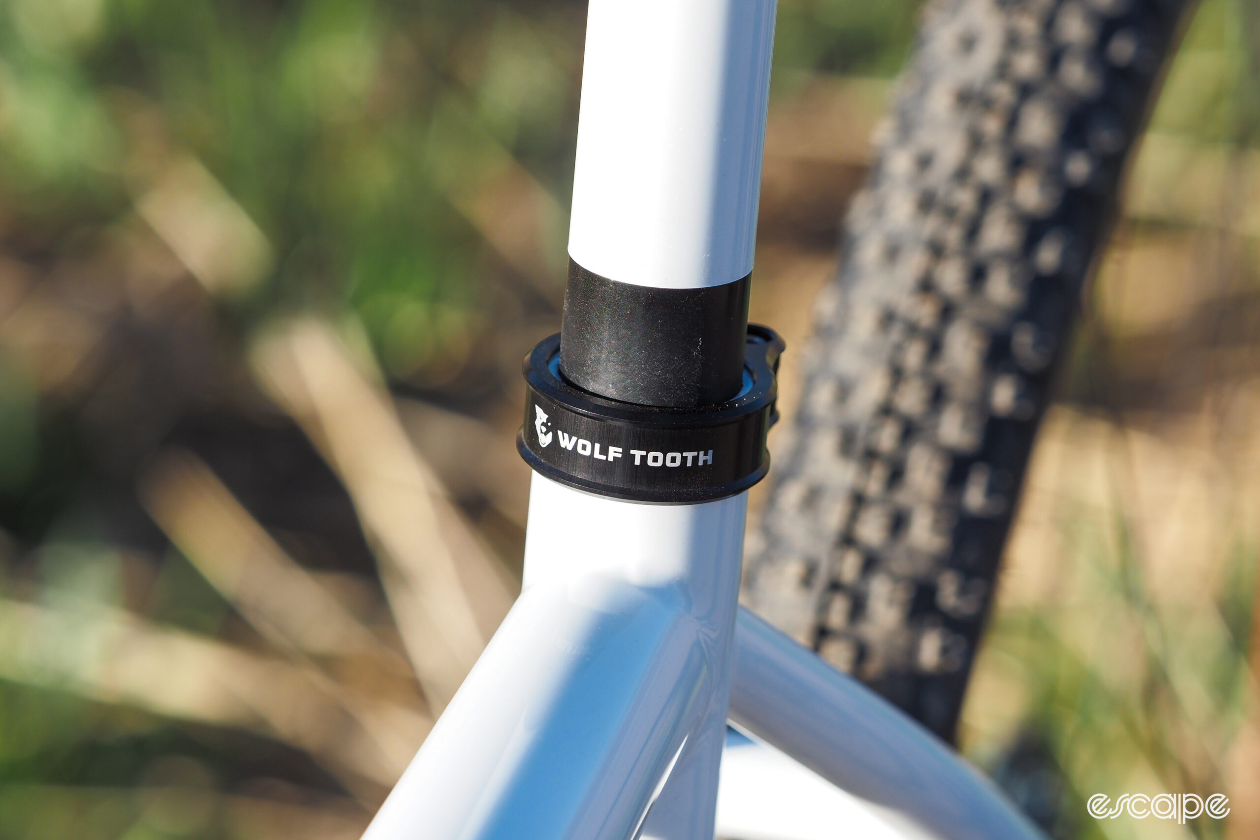Mosaic GT-1 i45 Wolf Tooth Components seatpost collar